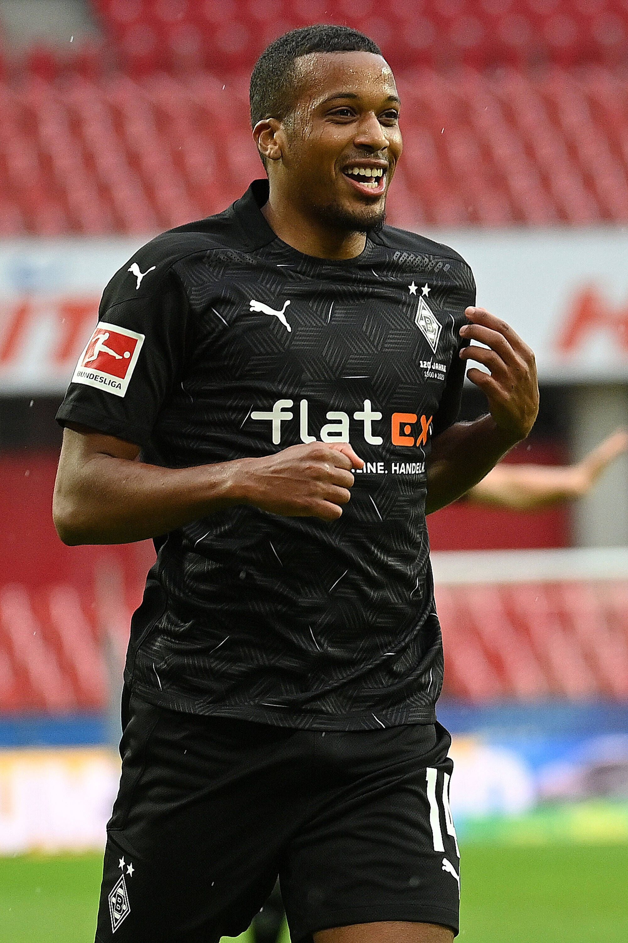 Alassane Plea beim Torjubel.