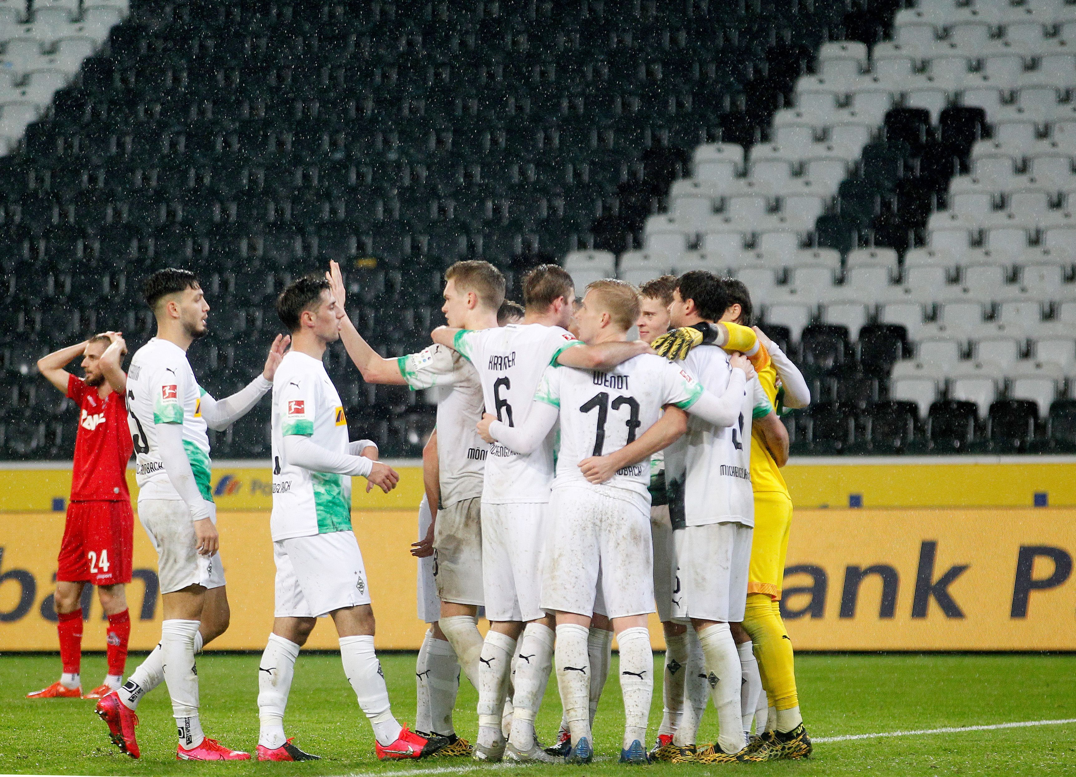 Die Fohlen bejubeln ihren Derby-Sieg im März.