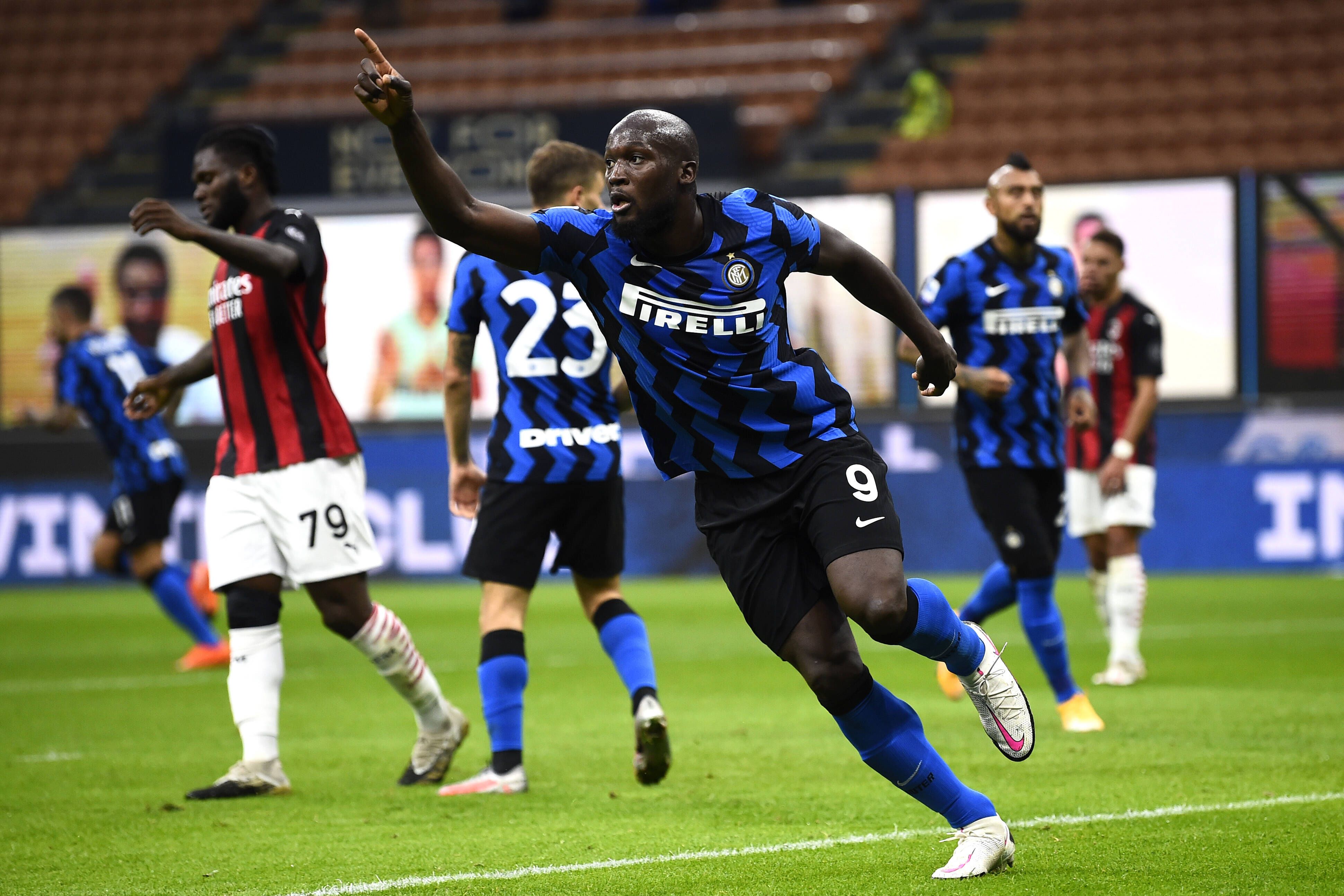 Inter Mailands Romelu Lukaku bejubelt seinen Treffer gegen den AC Mailand.