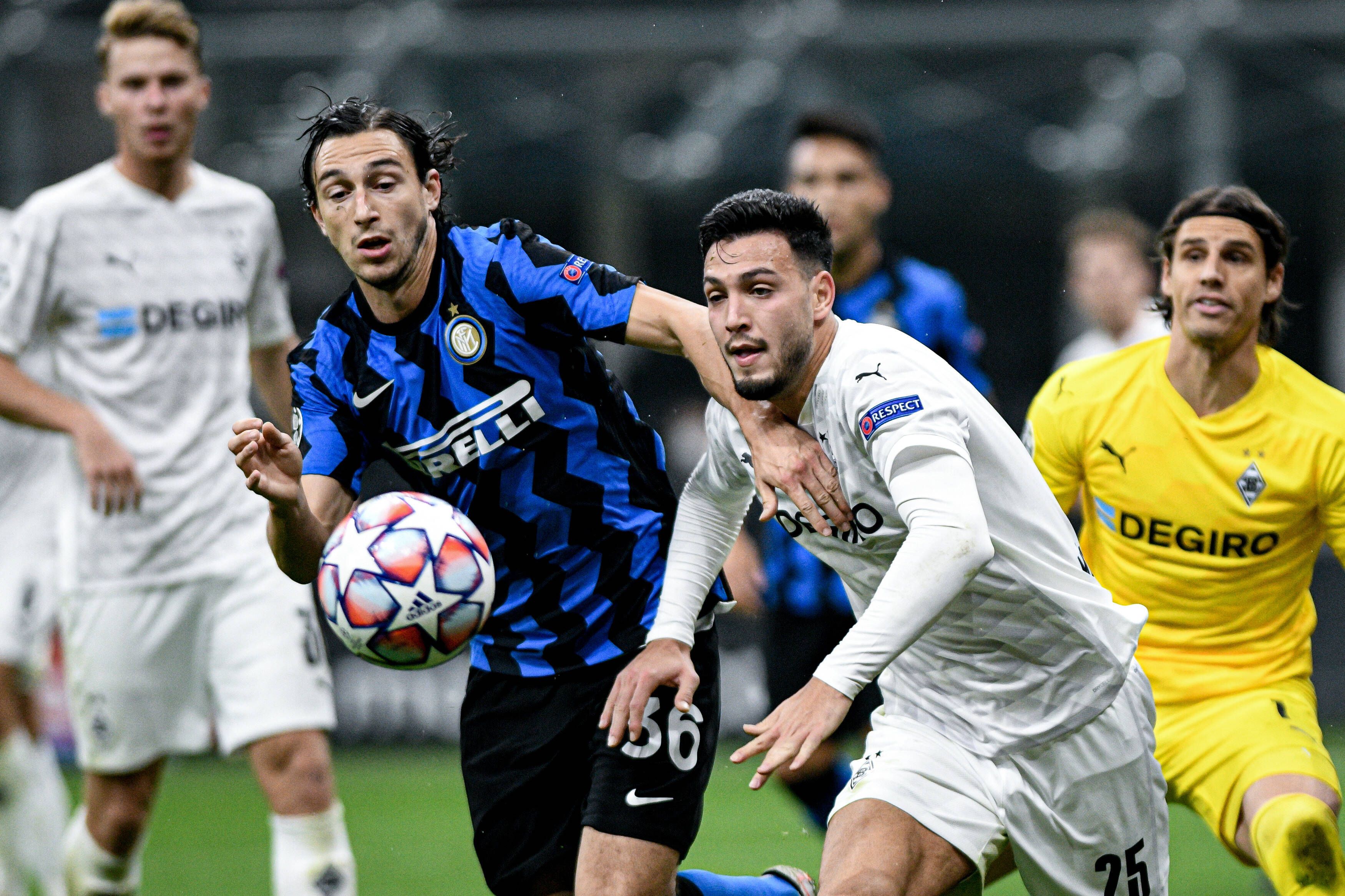 Borussia im Zweikampf mit Inter Mailand.