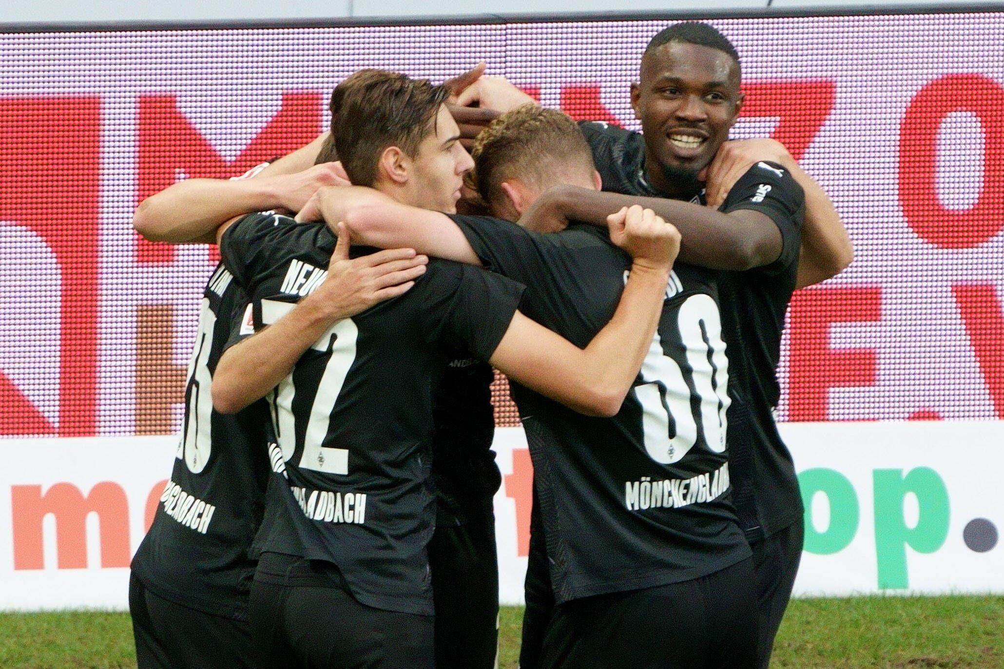 Borussia Mönchengladbach bejubelt ein Tor in Mainz.