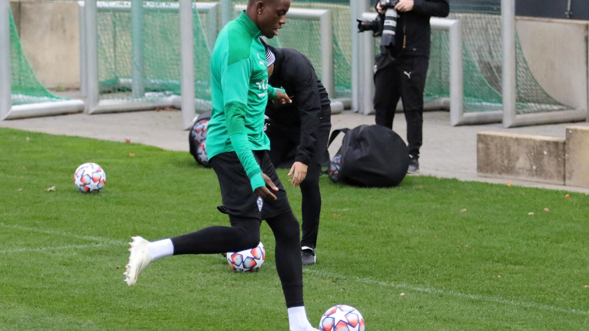 Denis Zakaria beim öffentlichen Mannschaftstraining von Borussia Mönchengladbach am Montag vor der Partie gegen Real Madrid.