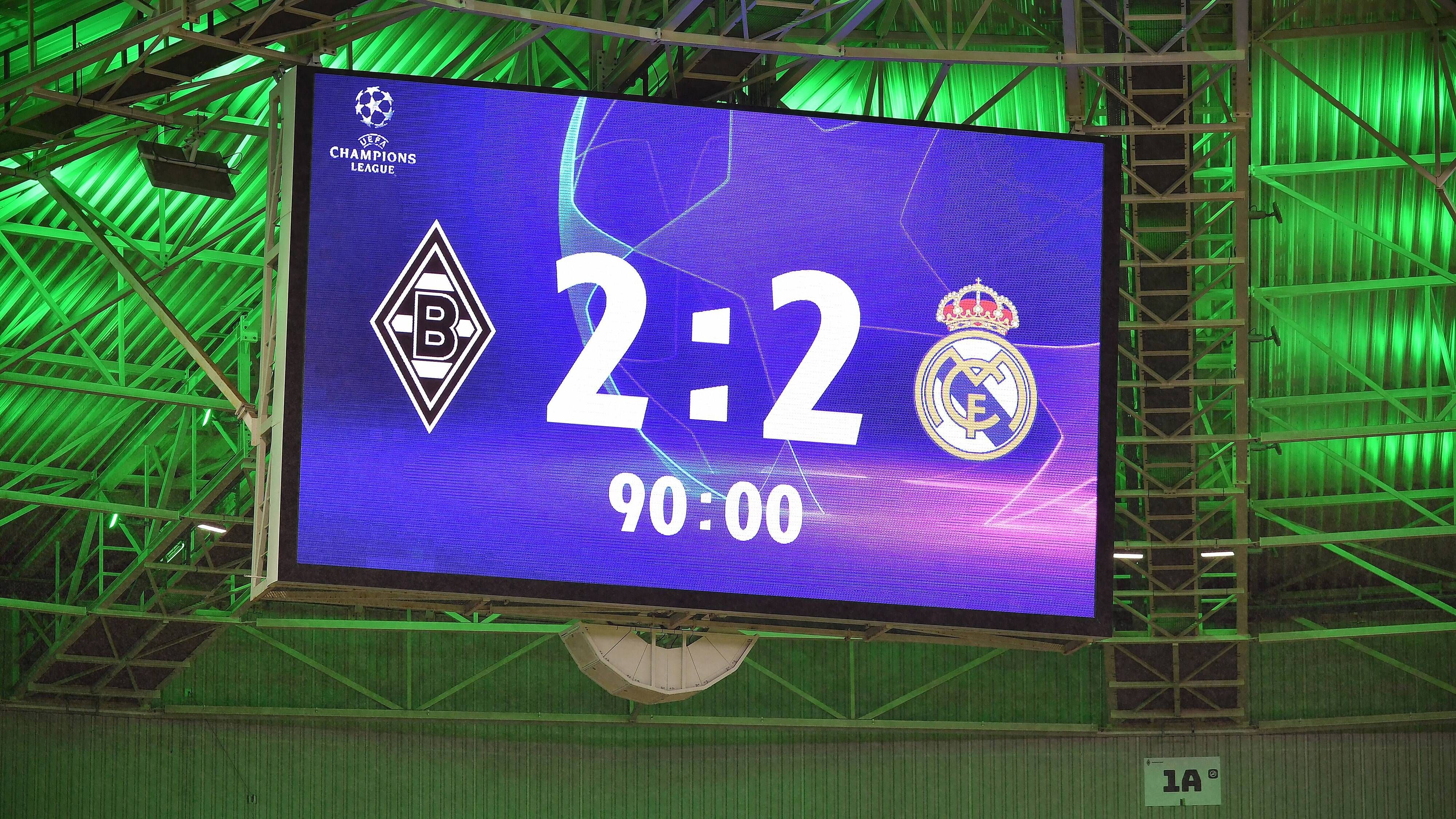 Die Anzeigetafel im Borussia-Park zeigt nach dem Spiel von Borussia Mönchengladbach gegen Real Madrid den Endstand an.