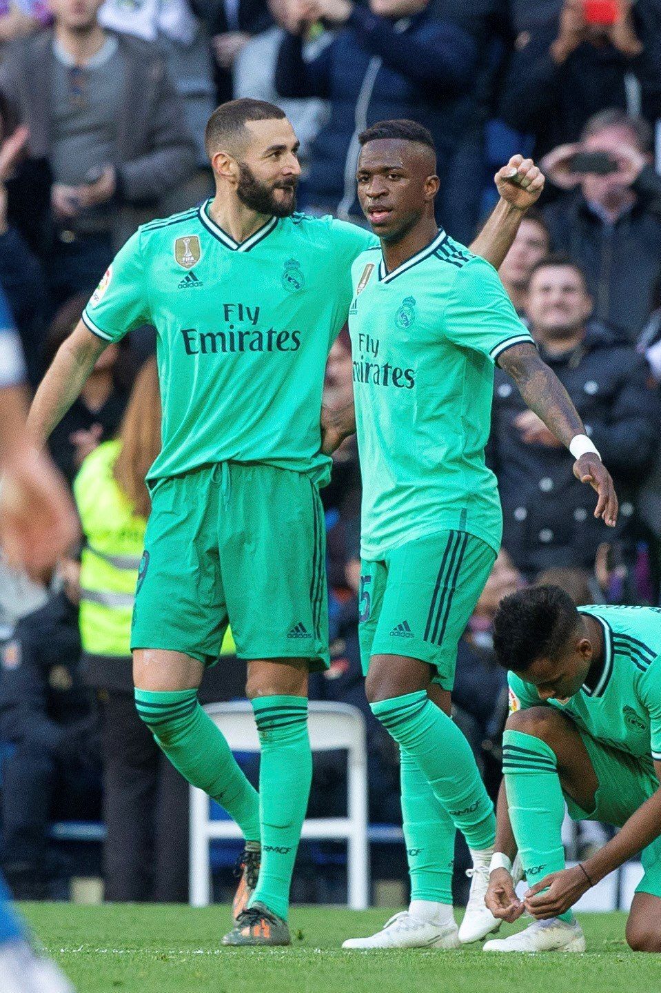 Reals Karim Benzema (links) und Teamkollege Vinicius beim Spiel gegen Espanyol Barcelona.