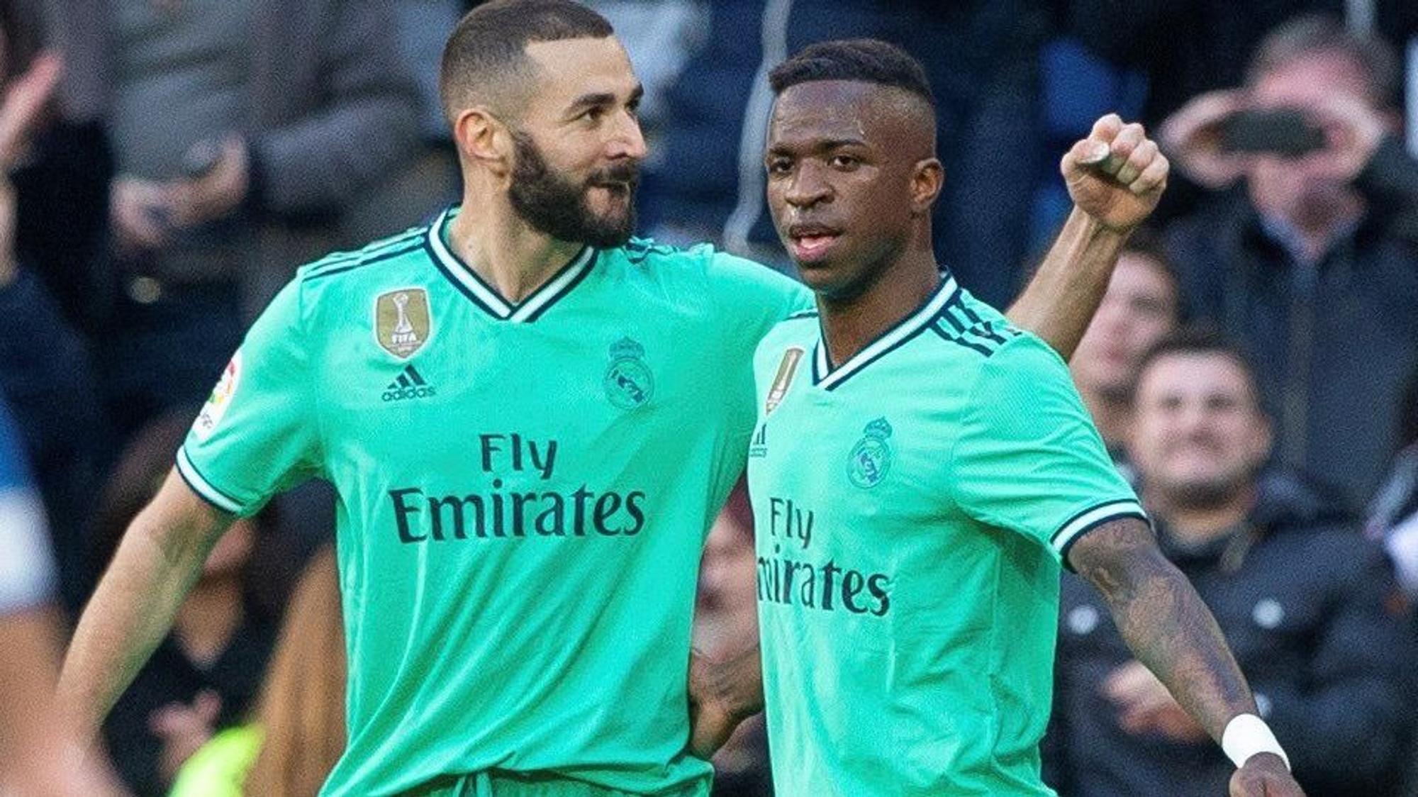 Reals Karim Benzema (links) und Teamkollege Vinicius beim Spiel gegen Espanyol Barcelona.