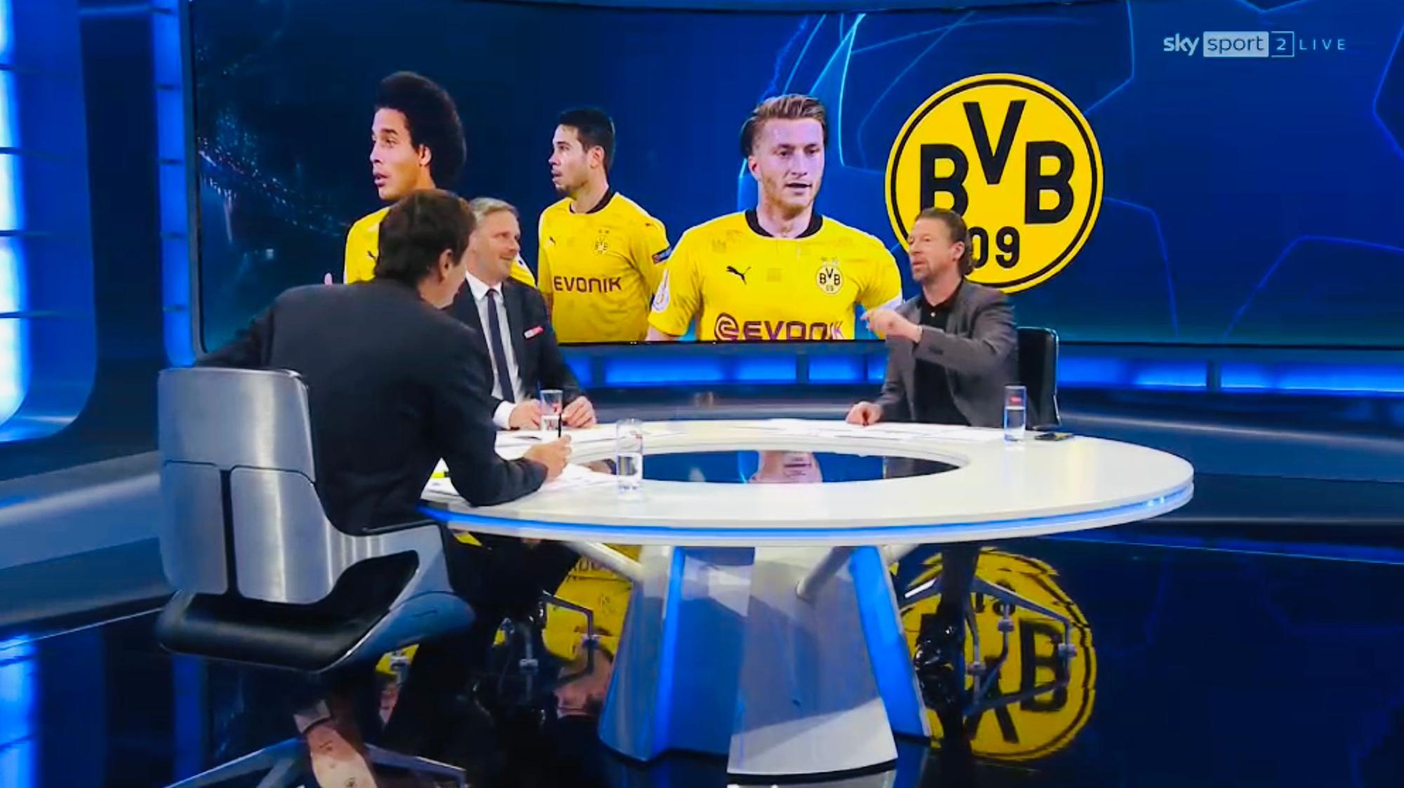 Sky-Moderator Sebastian Hellmann (mit dem Rücken zur Kamera), Ex-Nationalspieler Dietmar Hamann (Mitte) und Europameister Steffen Freund (r.) diskutierten am Mittwochabend live über das Trainer-Thema bei Fußball-Bundesligist Borussia Dortmund.