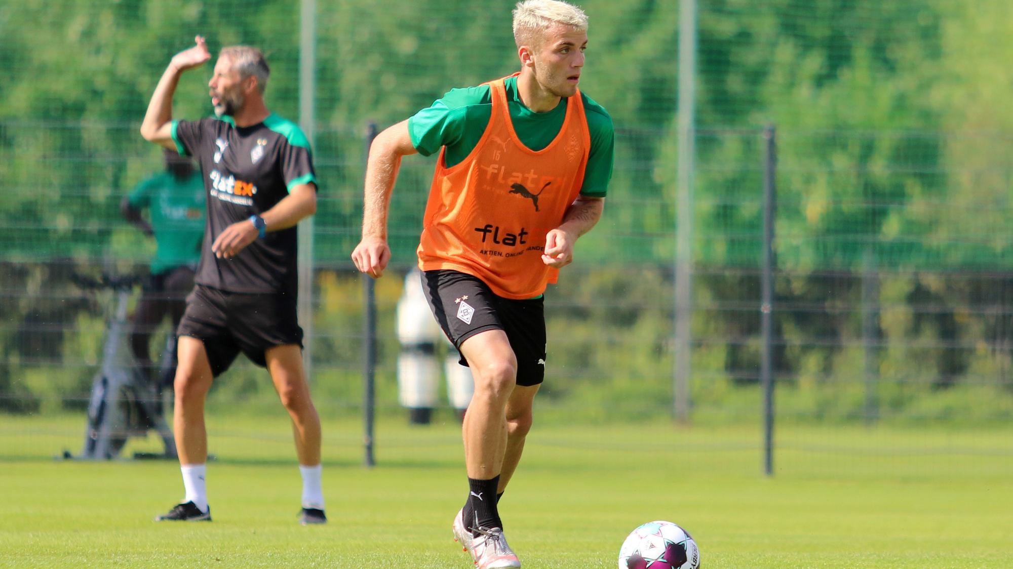 Jordan Beyer ist nach einer Corona-Infektion auf dem Weg zurück ins Mannschafstraining.