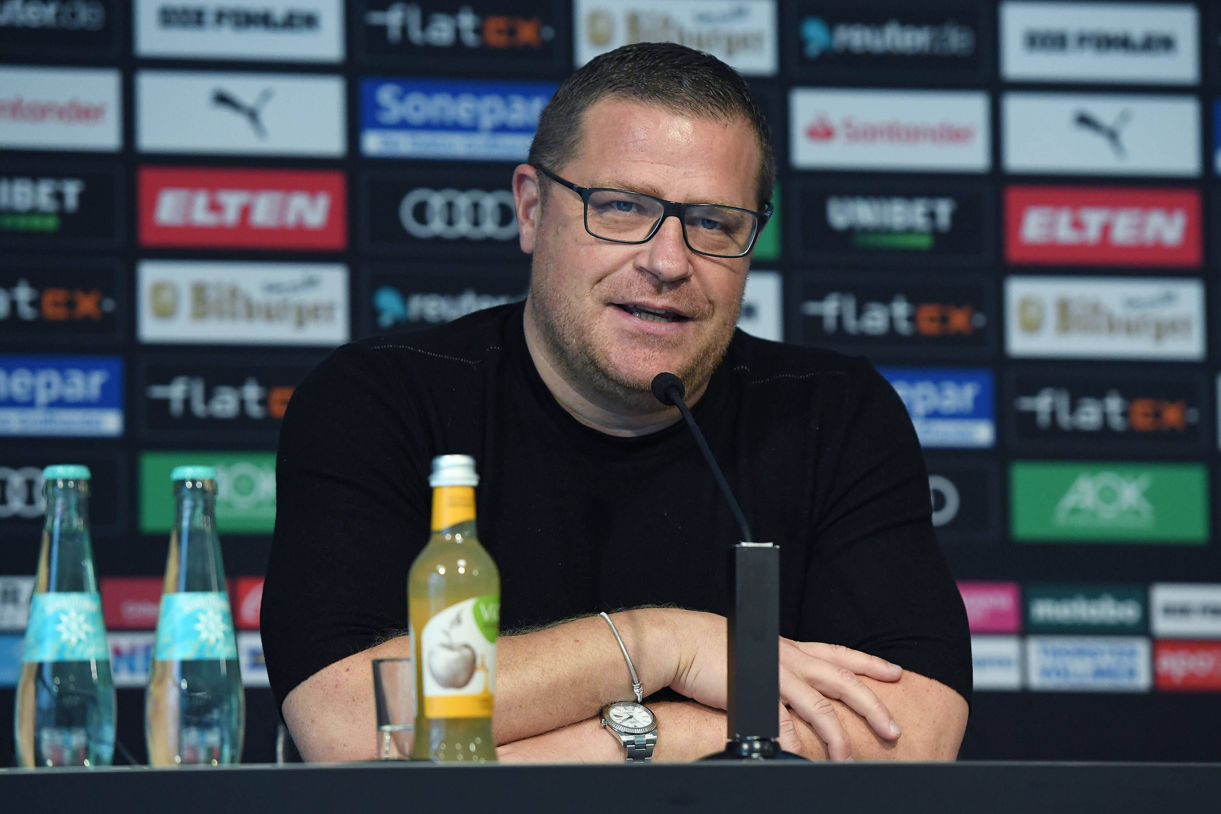 Max Eberl, Manager von Fußball-Bundesligist Borussia Mönchengladbach, spricht während einer Pressekonferenz.
