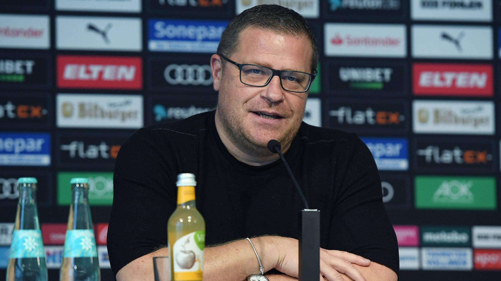 Max Eberl, Manager von Fußball-Bundesligist Borussia Mönchengladbach, spricht während einer Pressekonferenz.