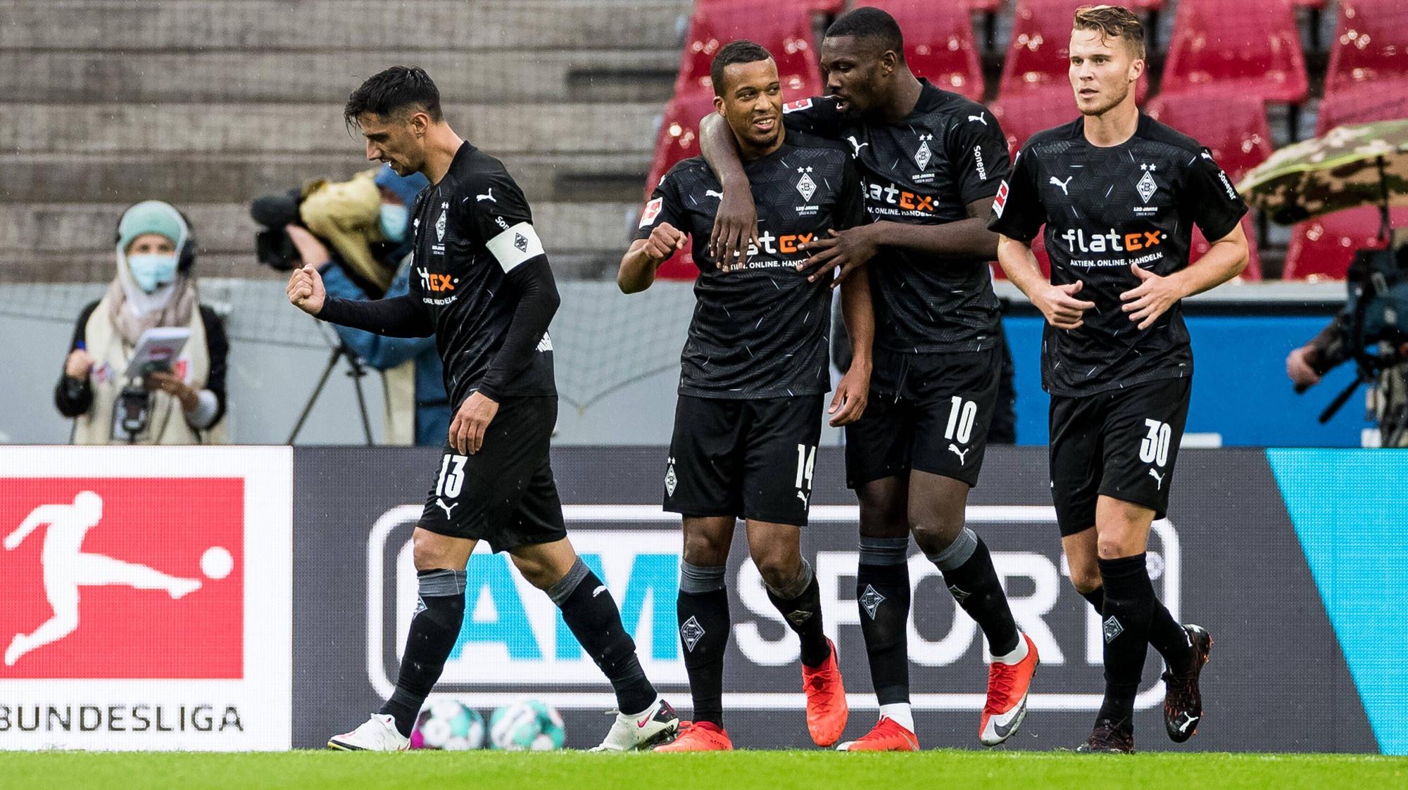 Lars Stindl, Alassane Plea, Marcus Thuram und Nico Elvedi bejubeln das 1:0.