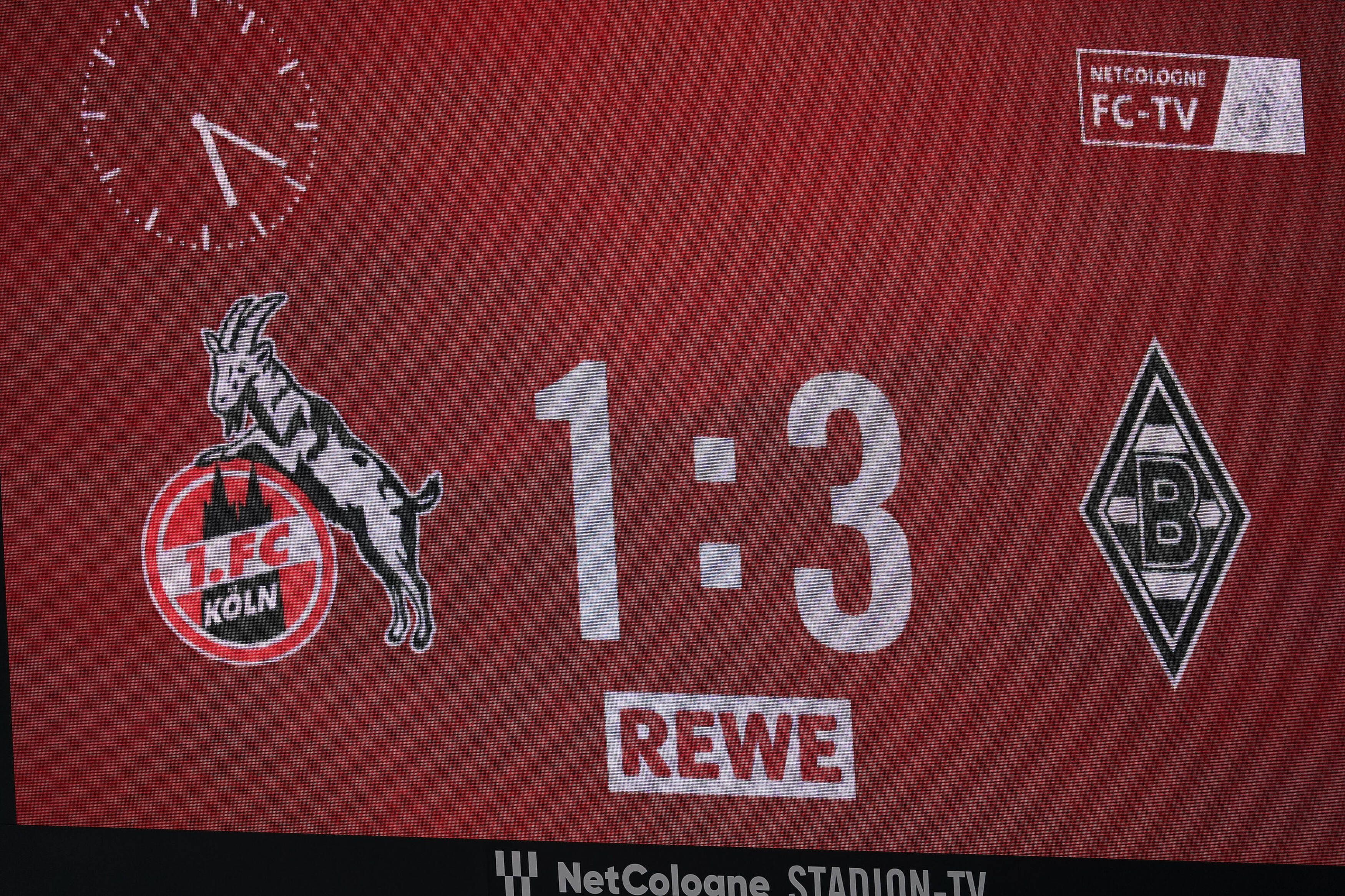 Die Anzeigetafel im Kölner Stadion nach dem Gladbacher Sieg.