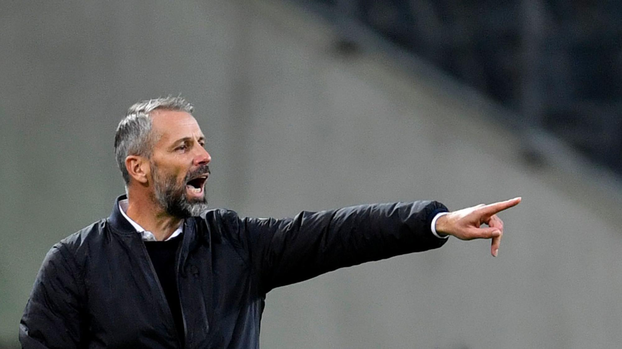 Gladbachs Trainer Marco Rose coacht sein Team im Spiel gegen Real Madrid.