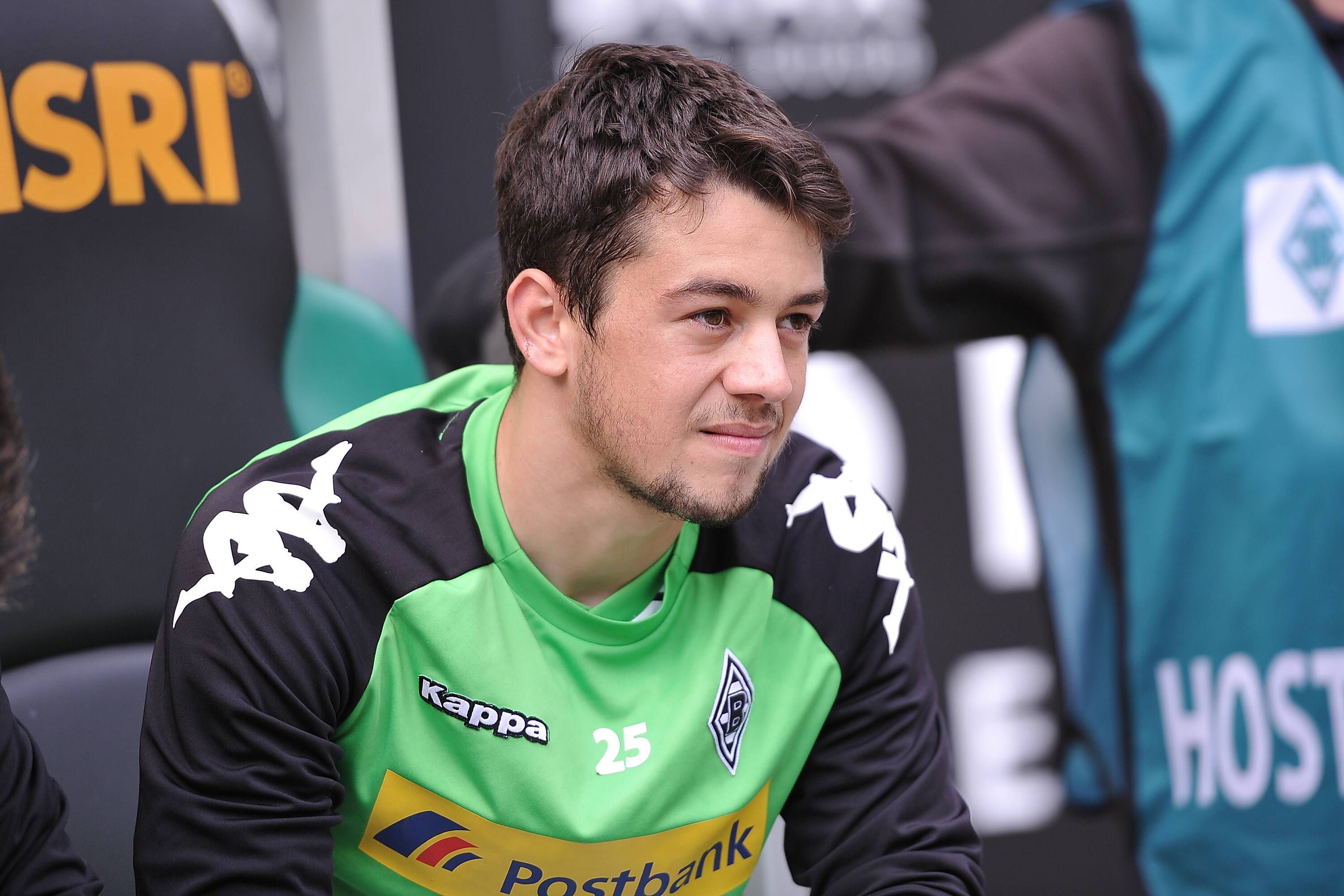 Amin Younes im Jahr 2014 auf der Ersatzbank von Borussia Mönchengladbach.