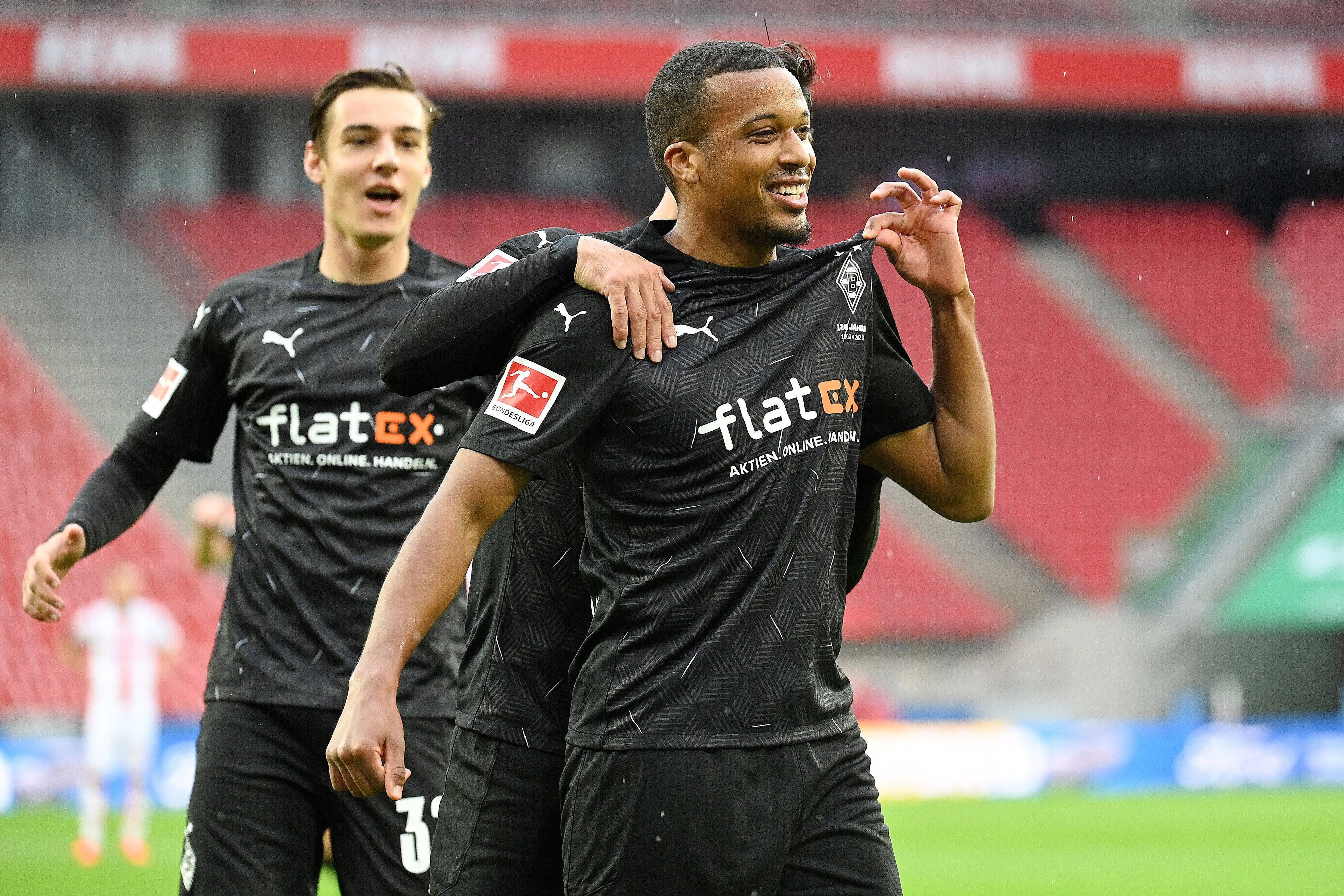 Borussias Alassane Plea bejubelt seinen Treffer zum 1:0 in Köln.