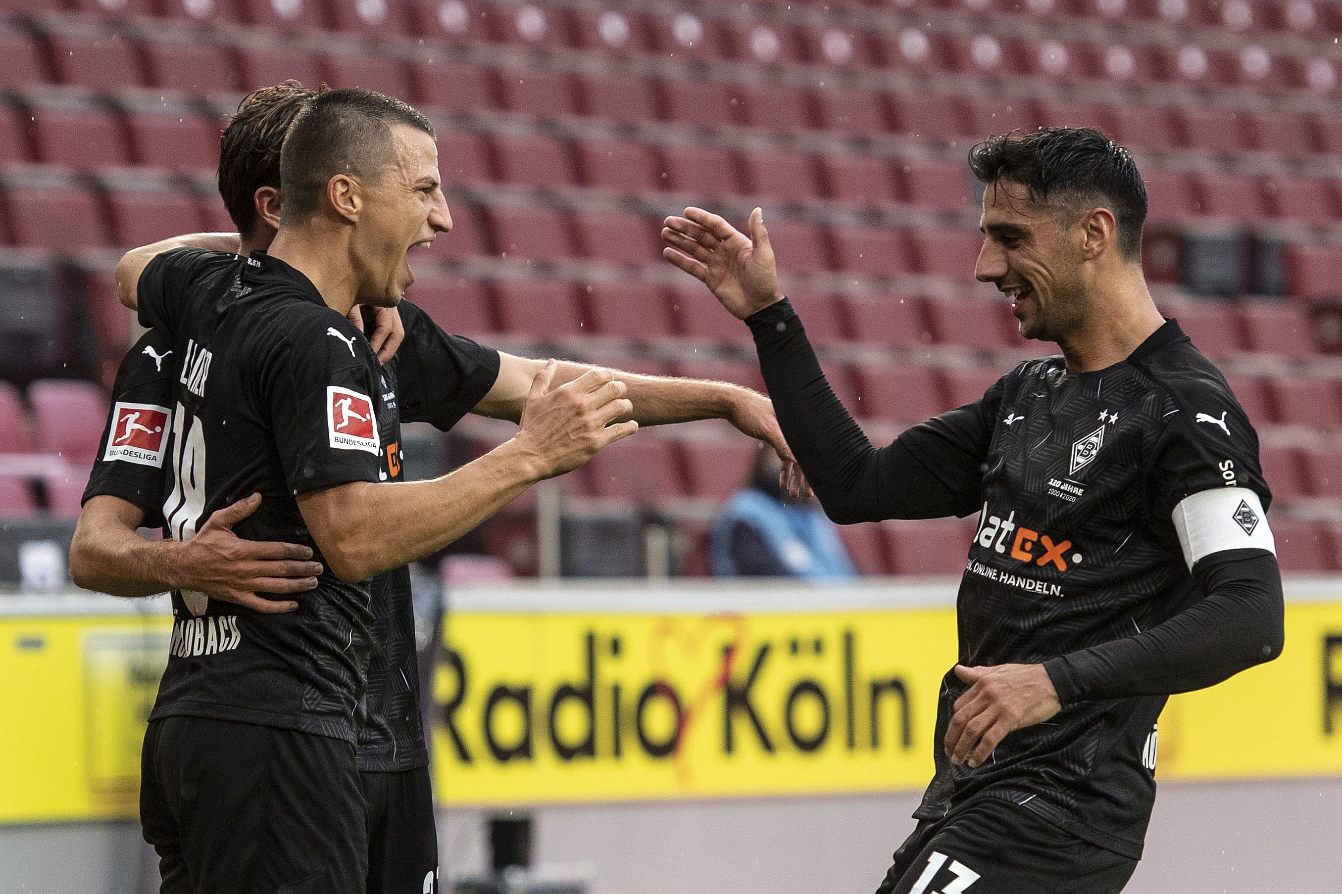 Stefan Lainer (l.) traf am Samstag zum zwischenzeitlichen 2:0 für Borussia Mönchengladbach.