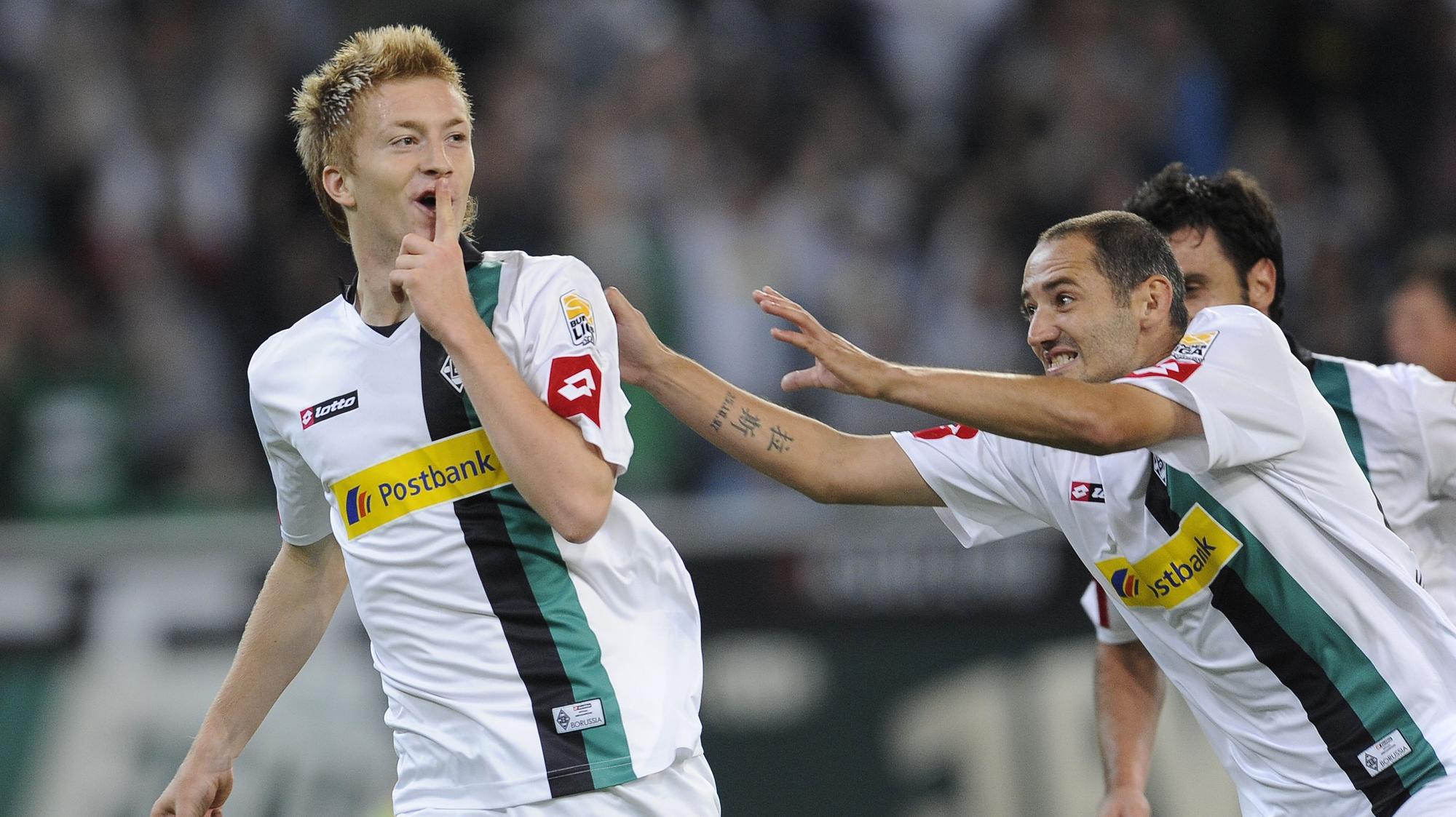 Marco Reus (l.) feiert am 28. August 2009 sein erstes Tor für Gladbach.