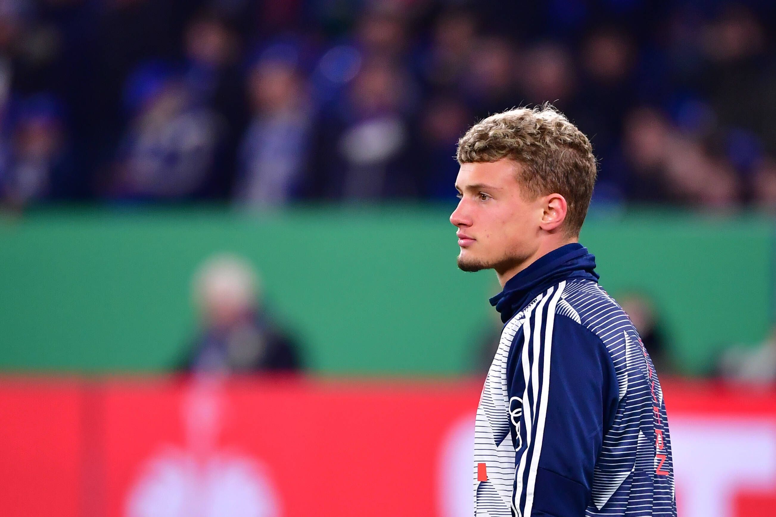 Michaël Cuisance schaut zur Seite.