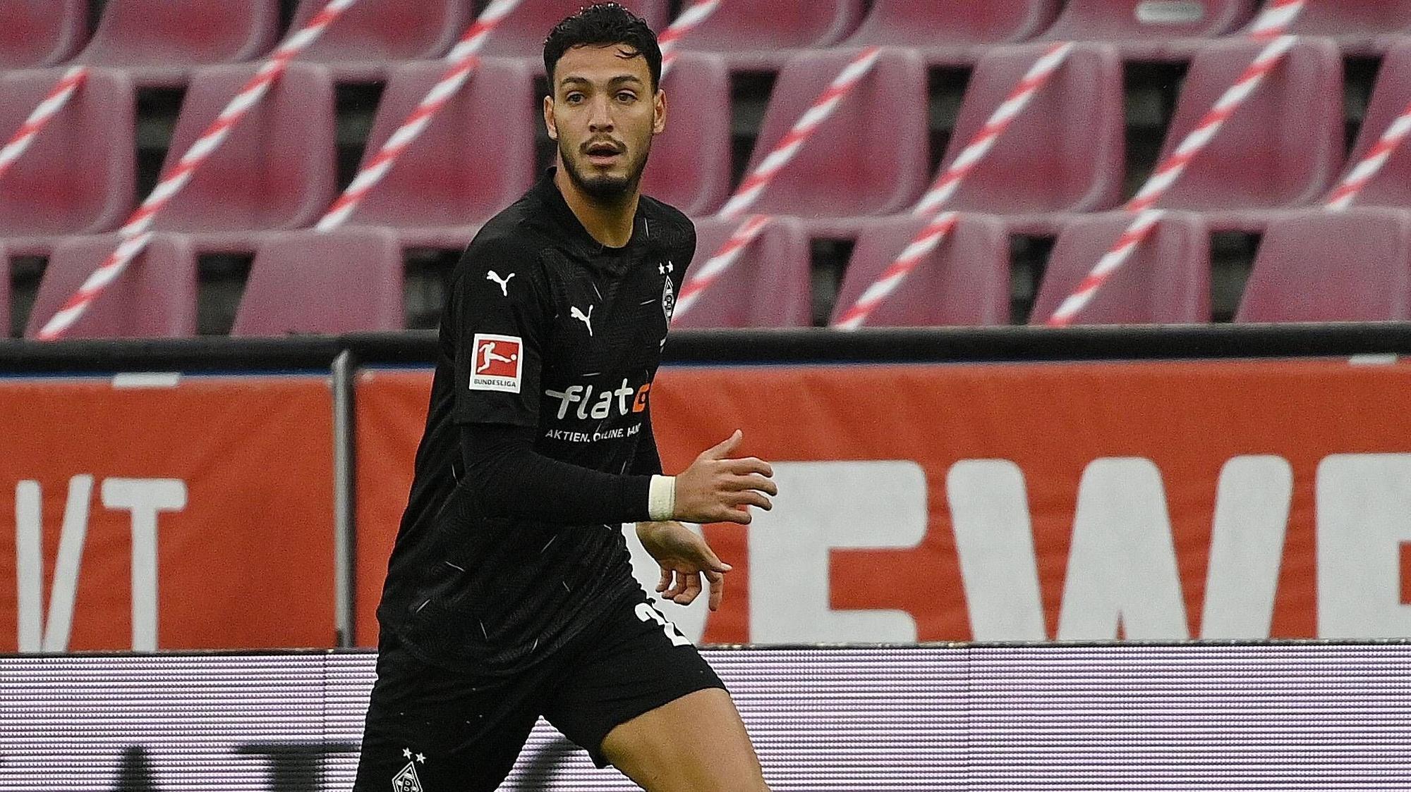 Ramy Bensebaini sprintet im Derby beim 1. FC Köln.
