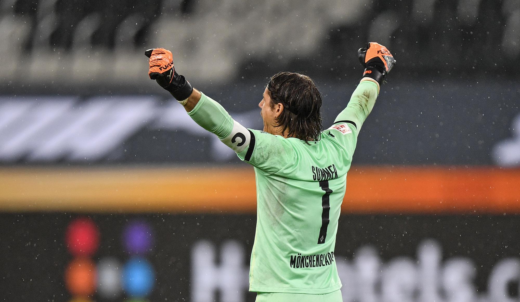 Yann Sommer freut sich nach dem knappen Sieg gegen RB Leipzig im Borussia-Park.