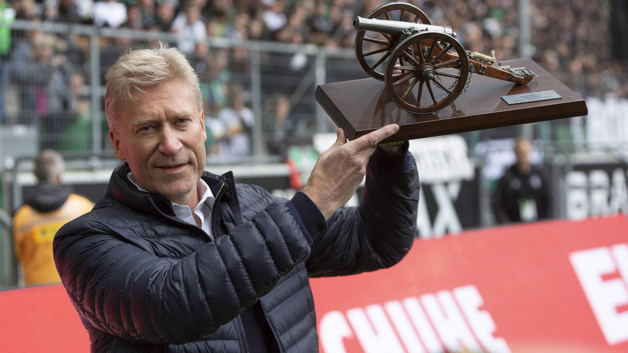 Im Mai 2019 hat Ex-Gladbach-Profi Uwe Rahn im Borussia-Park nachträglich die Torjägerkanone als bester Torschütze der Saison 1986/1987 überreicht bekommen.