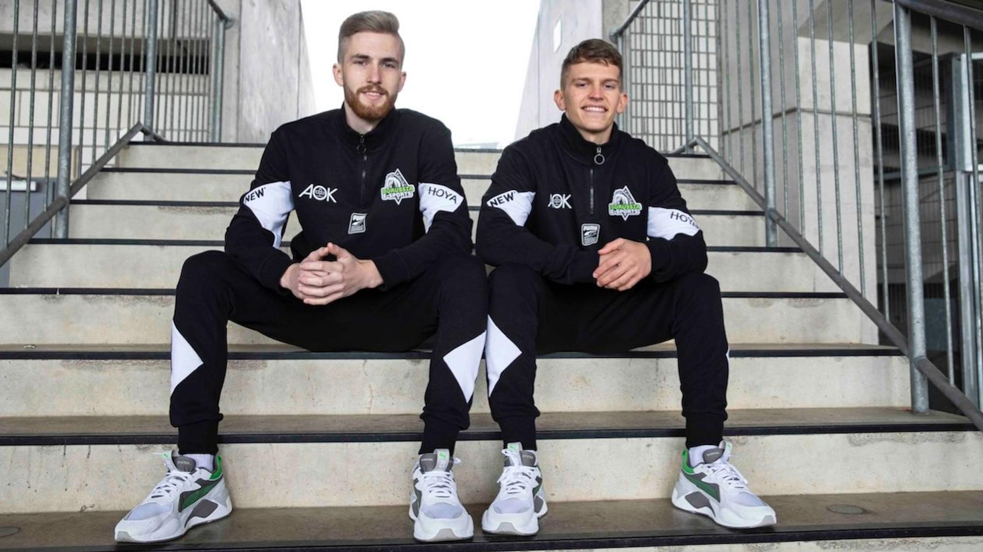 Borussias E-Sportler Yannick „Jeffryy95“ Reiners (l.) und Eleftherios „Lefti“ Ilias (r.) sind in die neue Saison der Virtual Bundesliga gestartet.