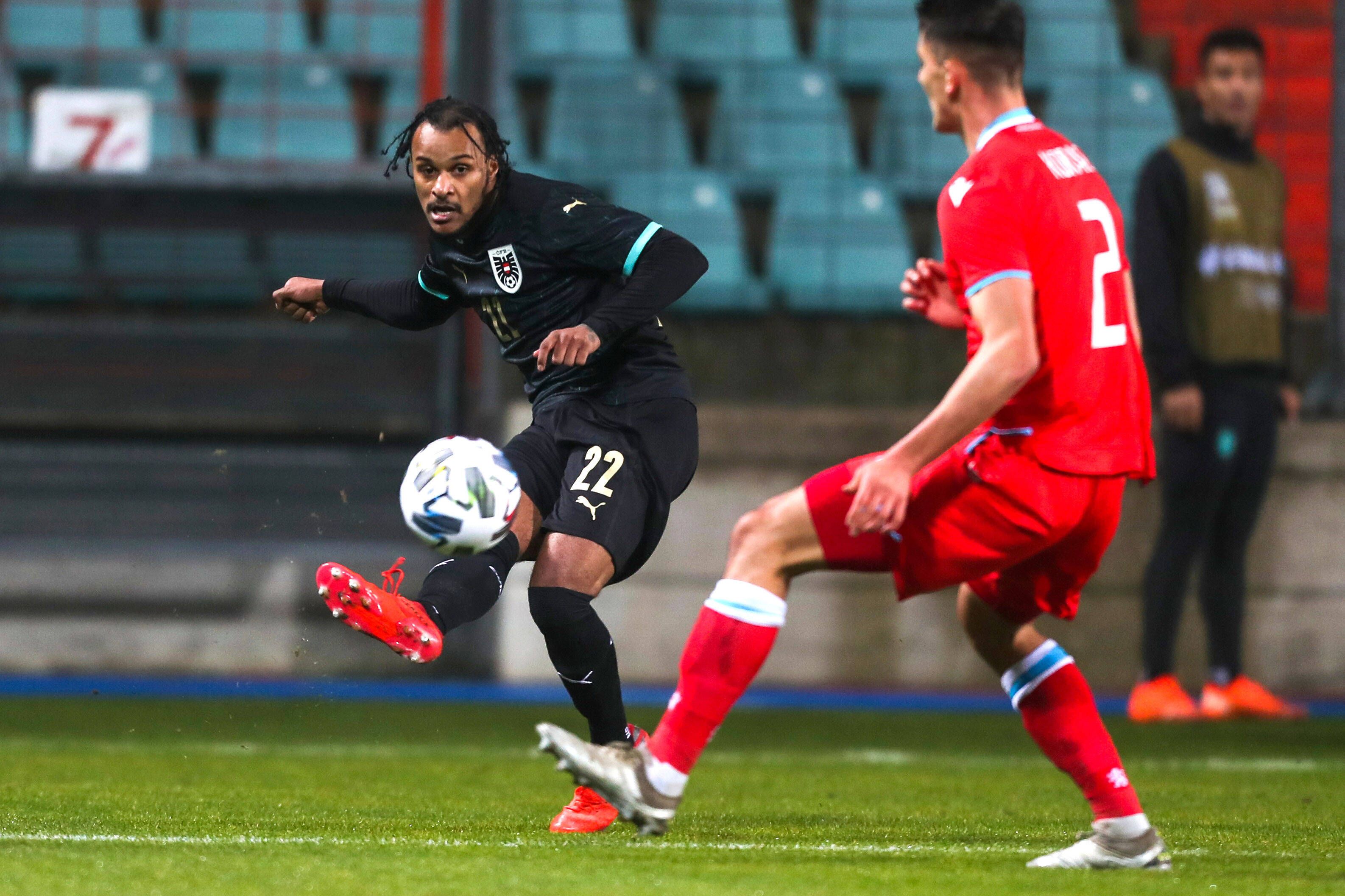 Gladbachs Valentino Lazaro (l.) durfte gegen Österreich von Beginn an spielen.