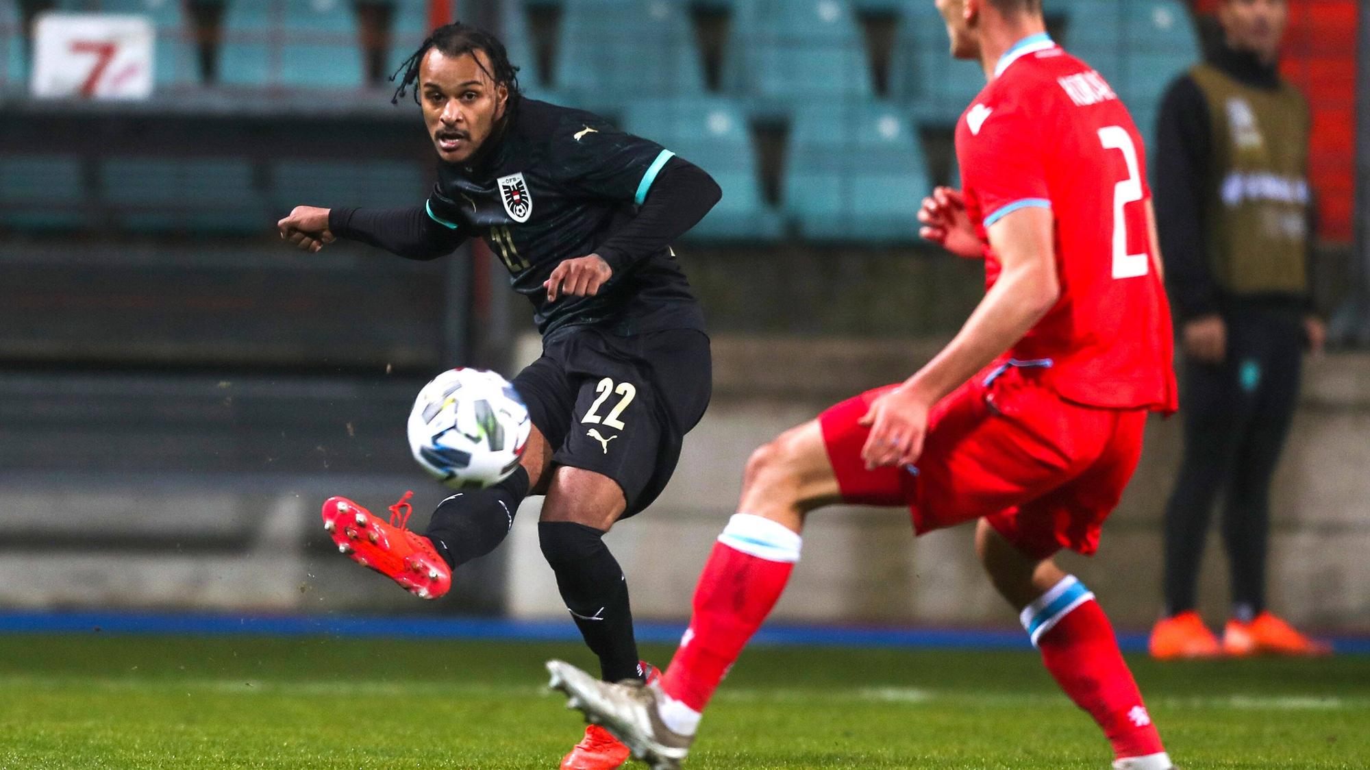 Gladbachs Valentino Lazaro (l.) durfte gegen Österreich von Beginn an spielen.