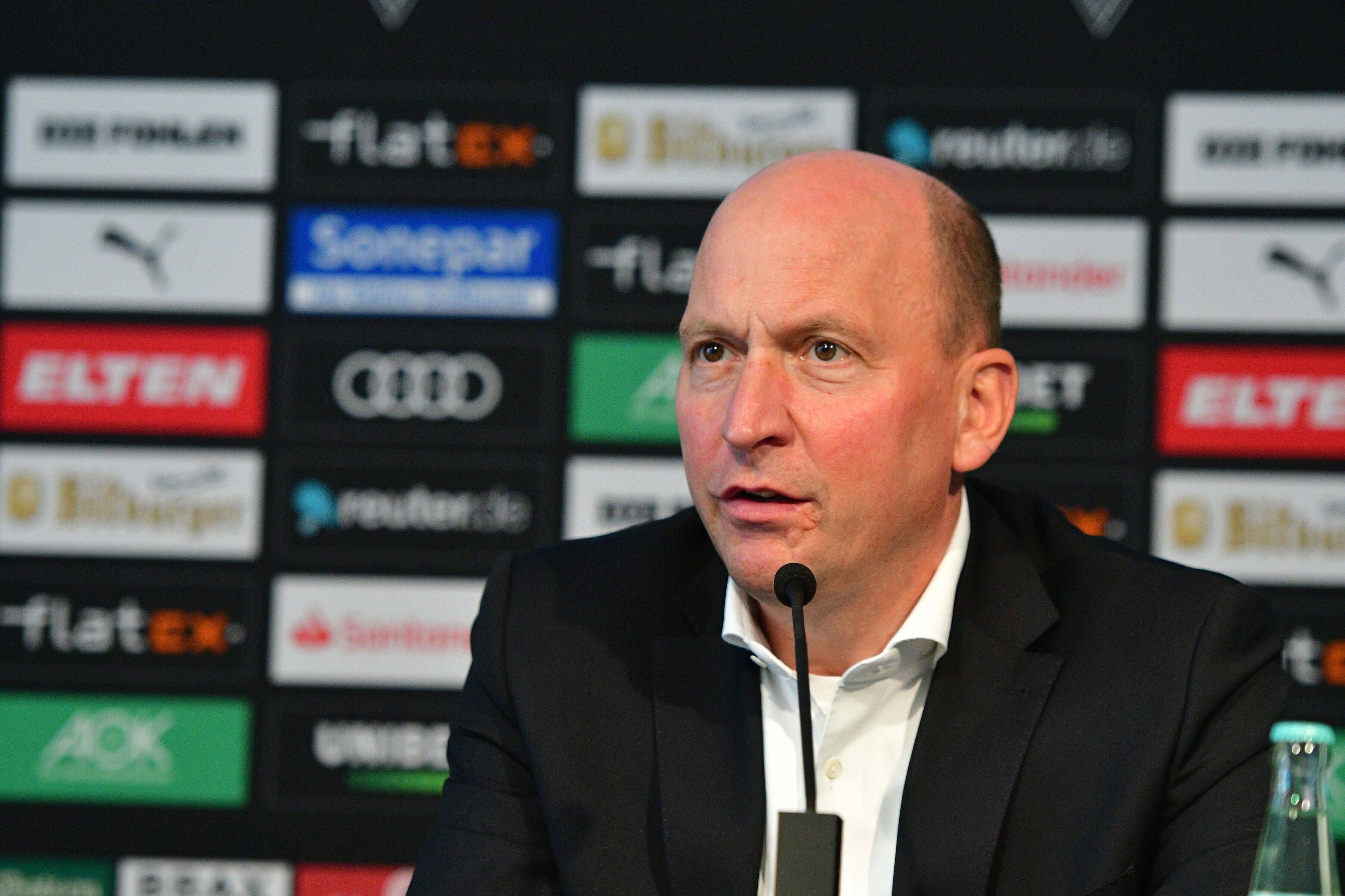 Stephan Schippers, Finanz-Boss und Geschäftsführer beim VfL Borussia, spricht bei einer Pressekonferenz.