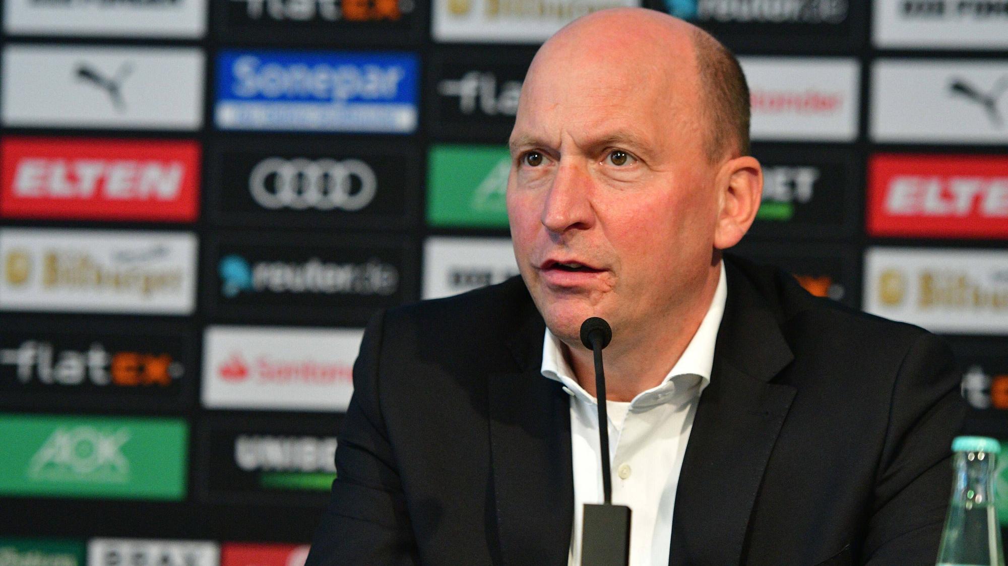 Stephan Schippers, Finanz-Boss und Geschäftsführer beim VfL Borussia, spricht bei einer Pressekonferenz.