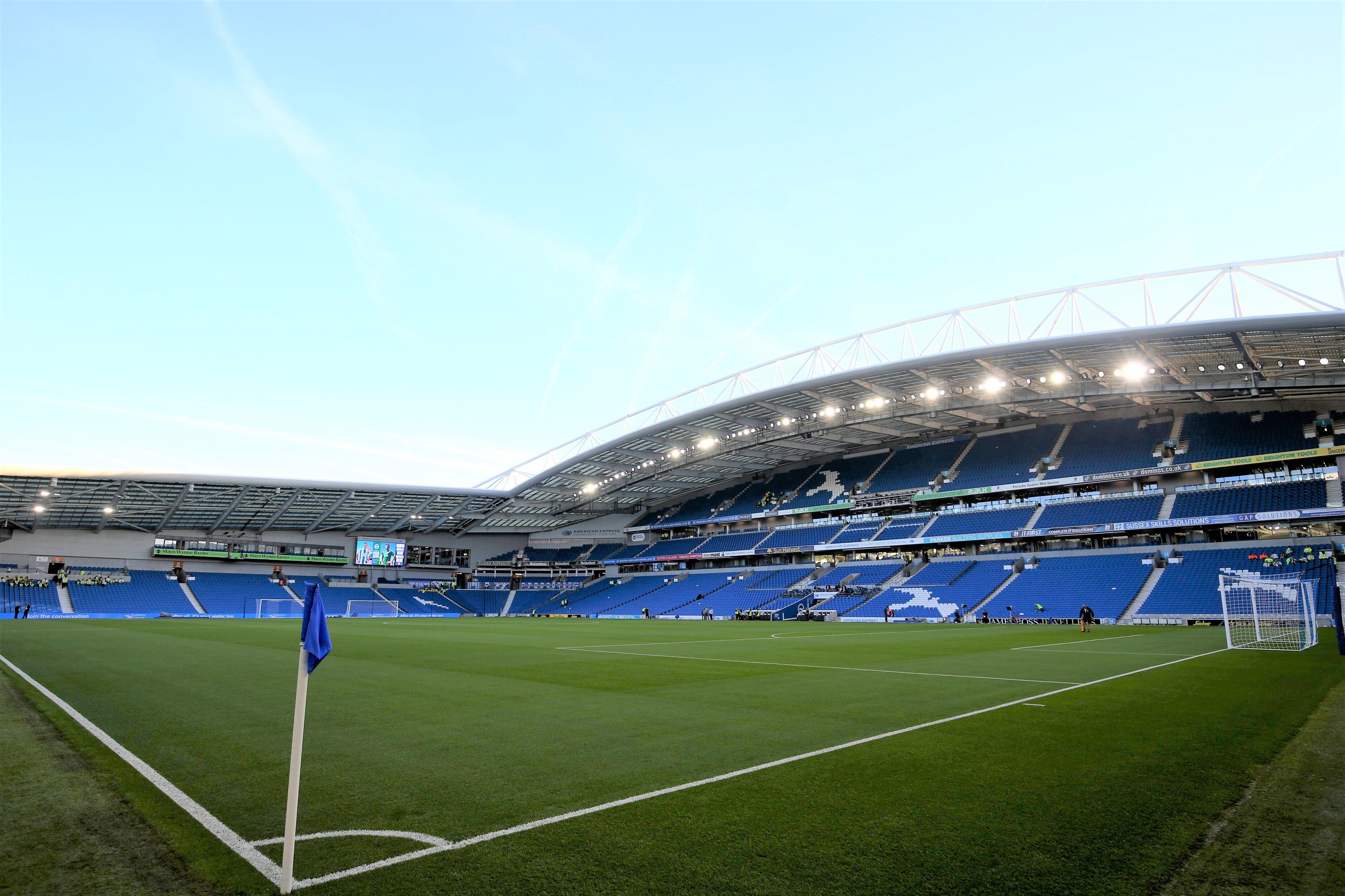 Odel Offiah spielt für Brighton & Hove Albion U18 im Umfeld des Falmer Stadium.