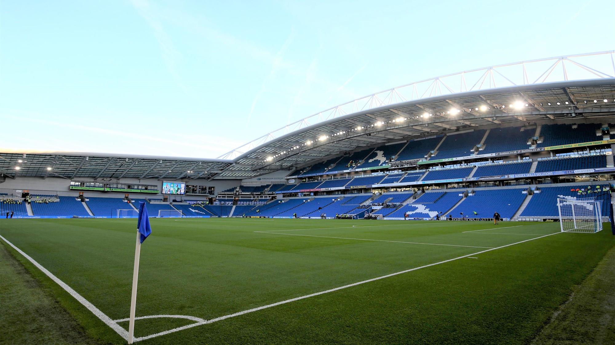 Odel Offiah spielt für Brighton & Hove Albion U18 im Umfeld des Falmer Stadium.