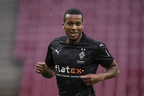 Gladbach-Stürmer Alassane Plea, hier Anfang Oktober beim Derby-Sieg in Köln,  hat zum Auftakt in die Vorbereitung auf das Augsburg-Spiel am Dienstag nicht auf dem Trainingsplatz gestanden.