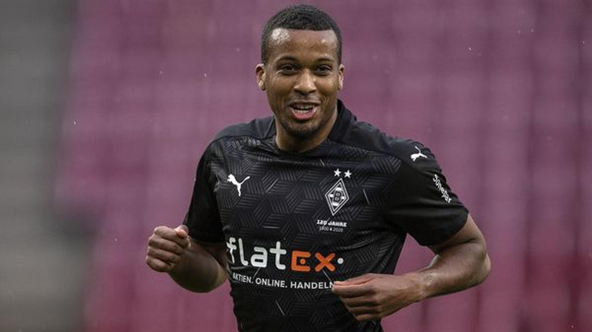 Gladbach-Stürmer Alassane Plea, hier Anfang Oktober beim Derby-Sieg in Köln, hat zum Auftakt in die Vorbereitung auf das Augsburg-Spiel am Dienstag nicht auf dem Trainingsplatz gestanden.