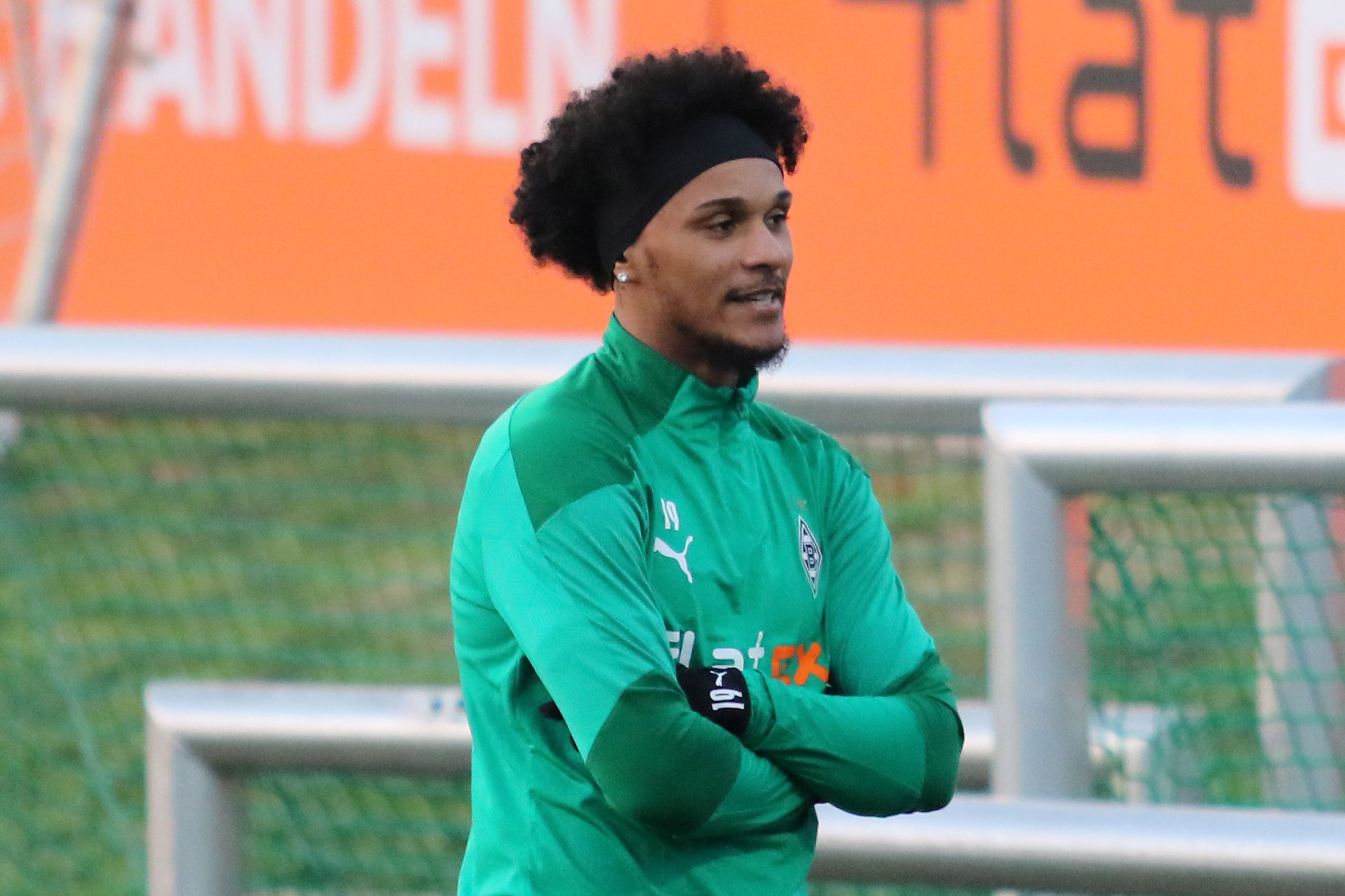 Borussias Valentino Lazaro präsentierte beim Abschlusstraining vor dem champions-League-Rückspiel der Fohlen gegen Schachtar Donezk am Dienstagnachmittag seine neue Frisur.