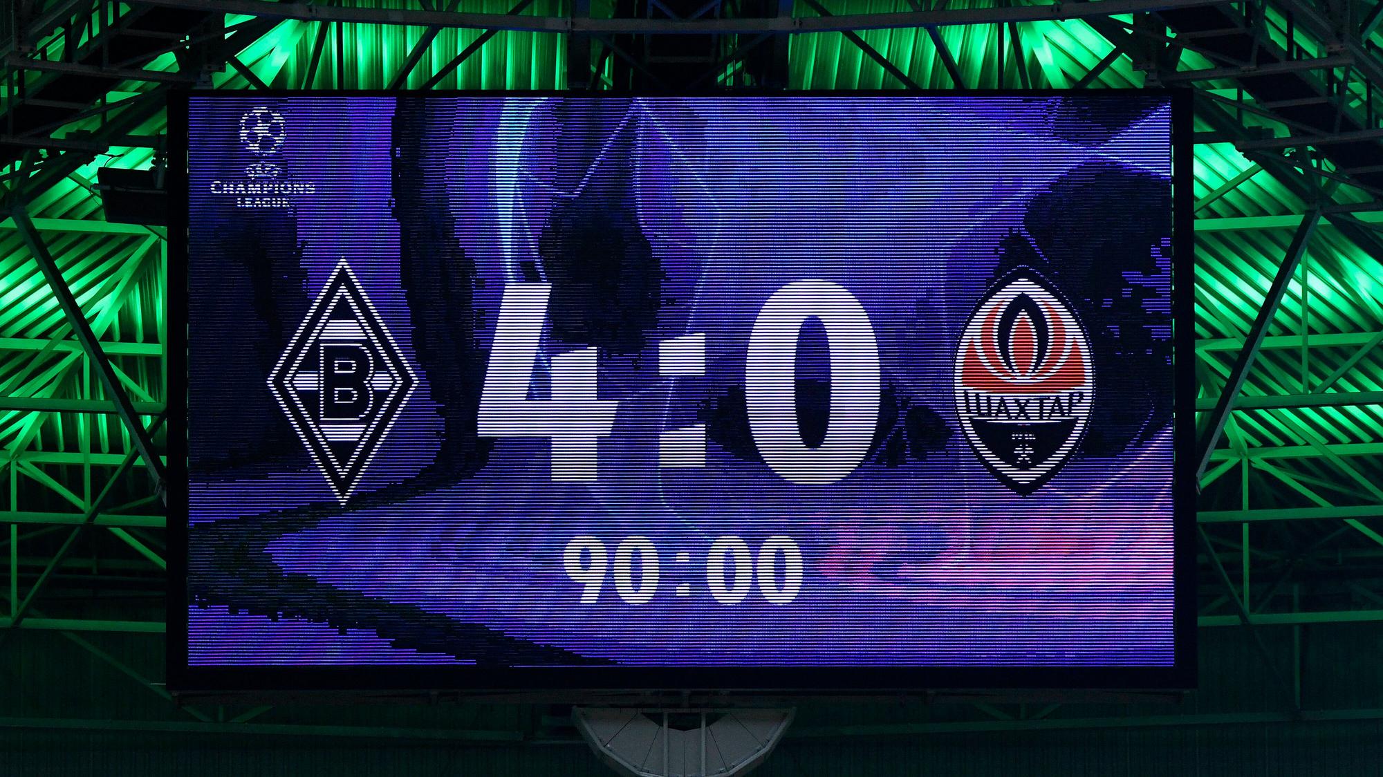 Die Anzeigetafel nach dem Champions-League-Spiel zwischen Borussia Mönchengladbach und Schachtar Donezk.
