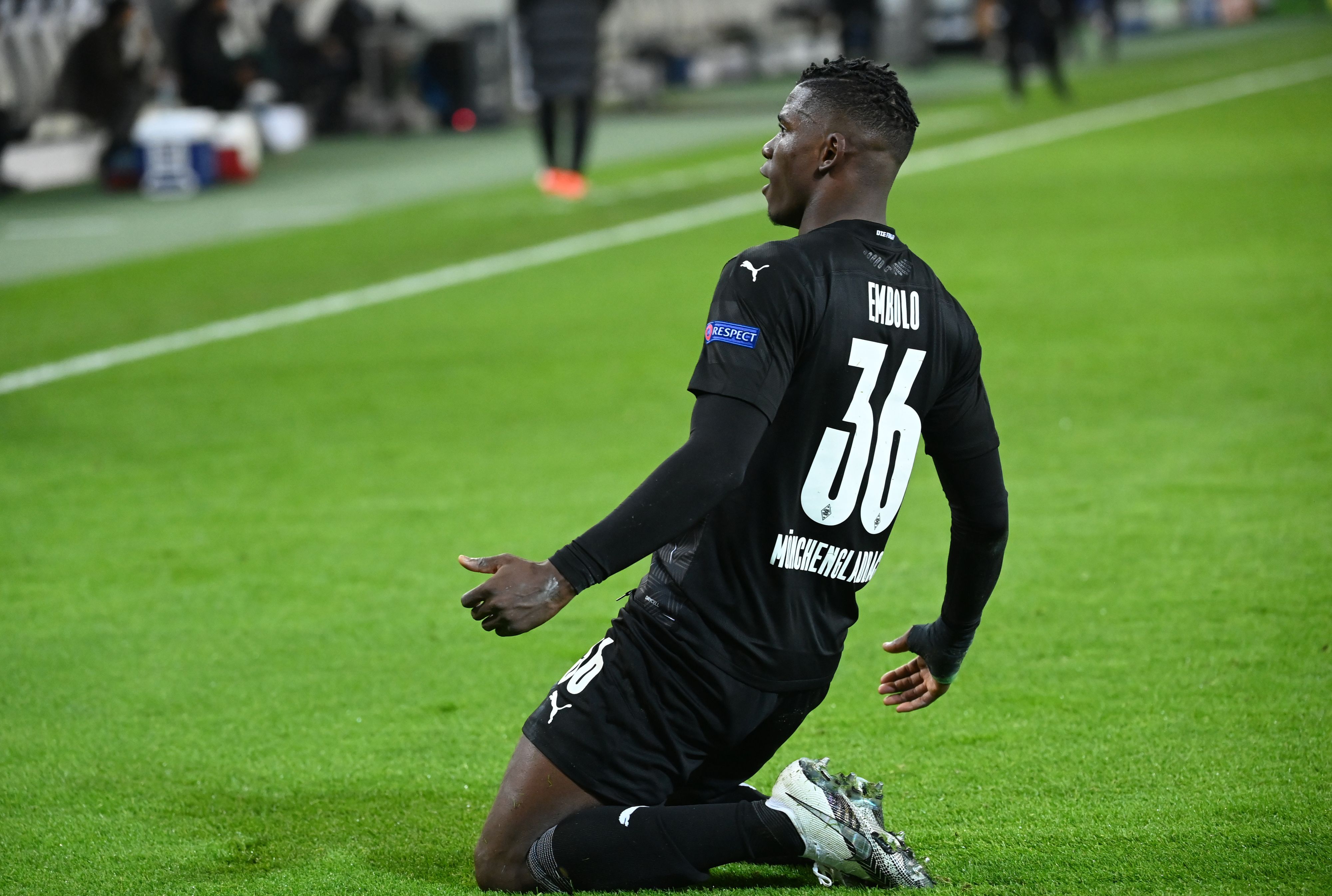 Borussia-Stürmer Breel Embolo bejubelt seinen Treffer zum 3:0 im champions-League-Spiel gegen Schachtar Donezk.
