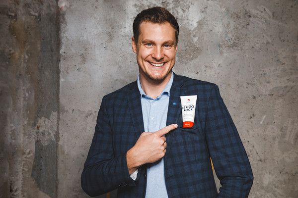 Der ehemalige Gladbach-Star und Ex-Nationalspieler Marcell Jansen macht nun Werbung für Männer-Intimpflege.
