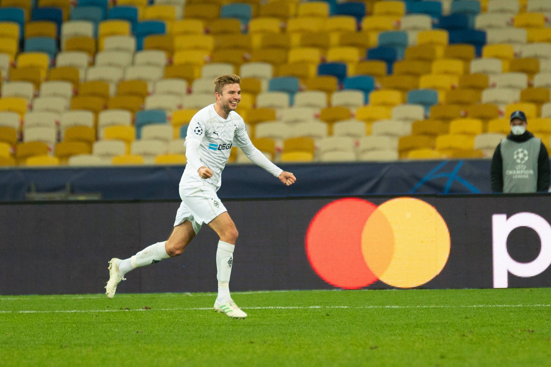 Borussias Christoph Kramer beim Torjubel zum 2:0 im Champions-League-Match bei Schachtar Donezk.