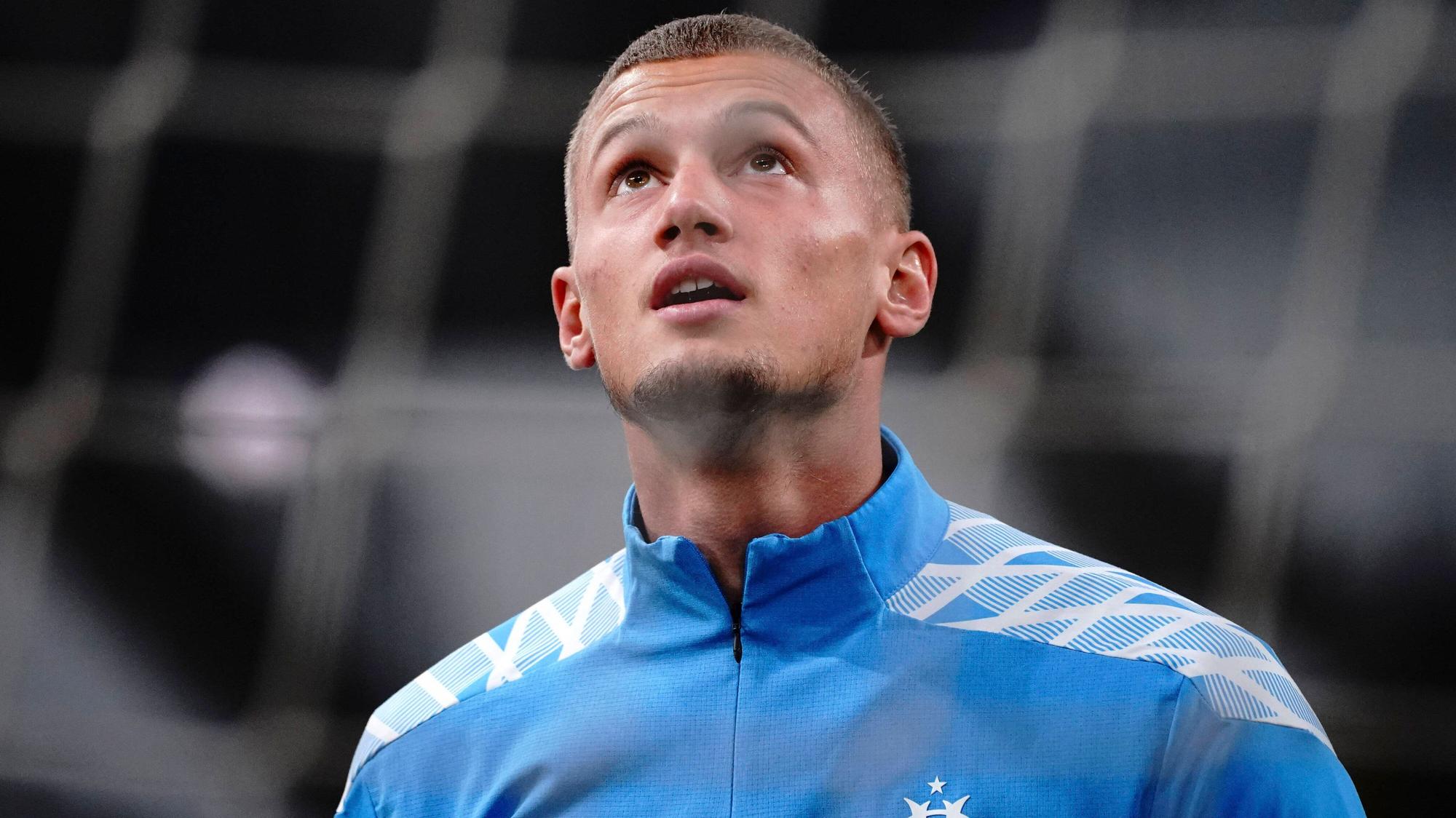 Michaël Cuisance guckt verträumt in die Luft.