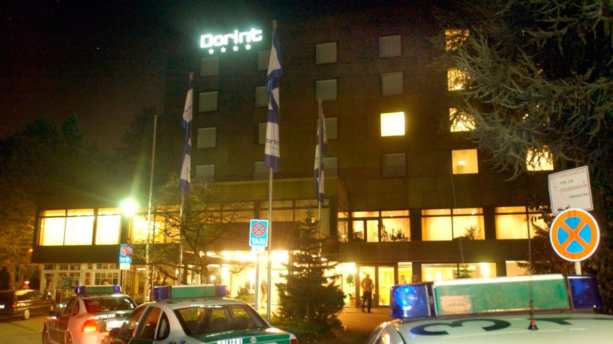 Polizei-Einsatz am Dorint-Hotel in Mönchengladbach, in dem die Mannschaft von Inter Mailand eingecheckt hat.