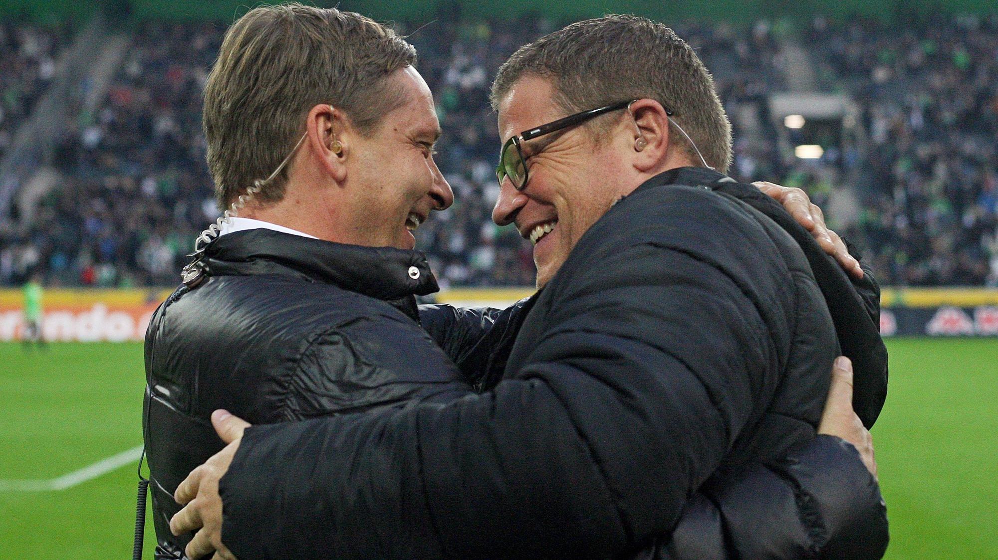 Die Chemie zwischen Gladbach-Manager Max Eberl (r.) und FC-Sportchef Horst Heldt stimmt offenkundig. Zumindest auf dieser Aufnahme, die aus dem Oktober 2015 stammt.