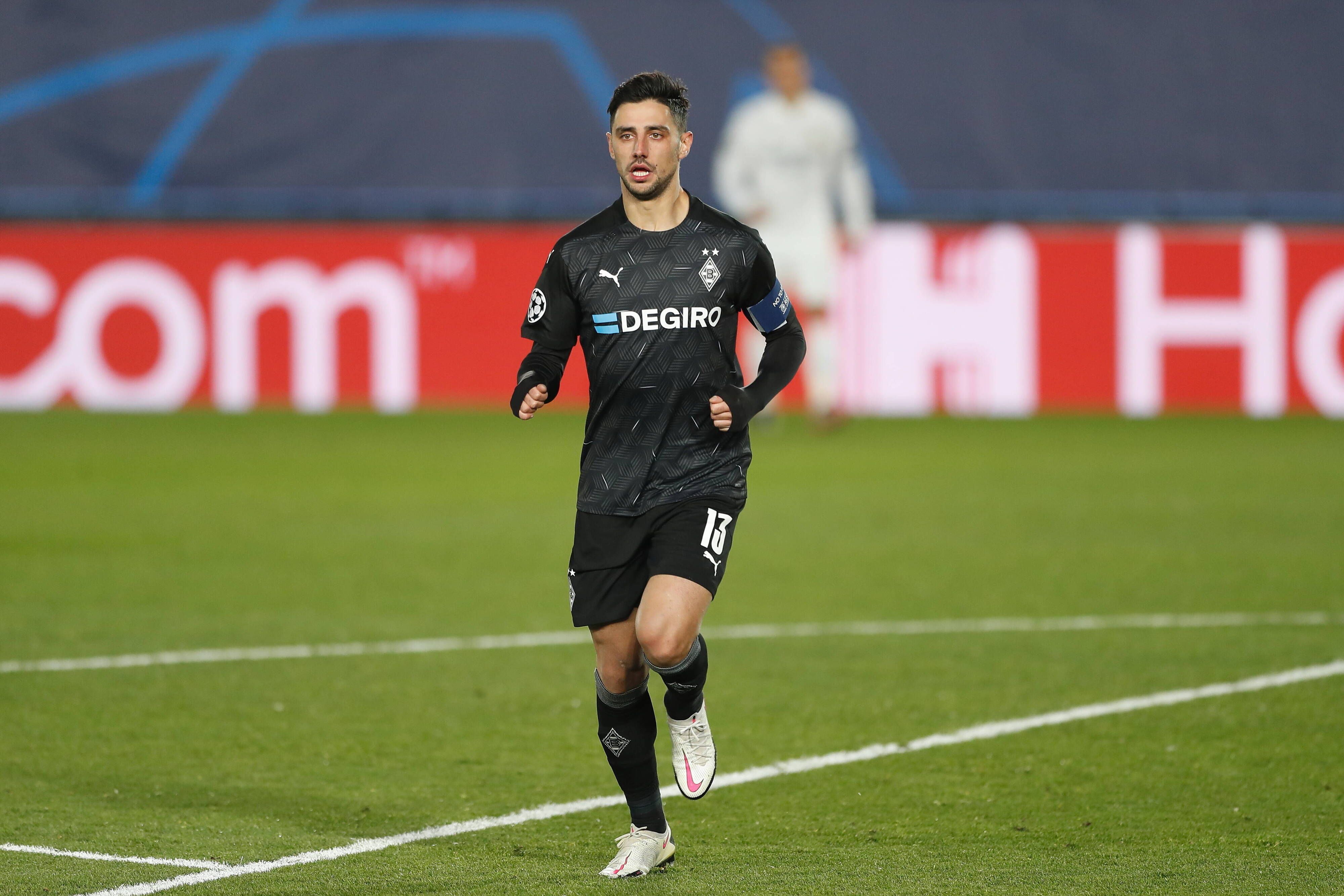 Lars Stindl trabt bei der 0:2-Niederlage in Madrid über den Rasen des „Estadio Alfredo di Stefano”