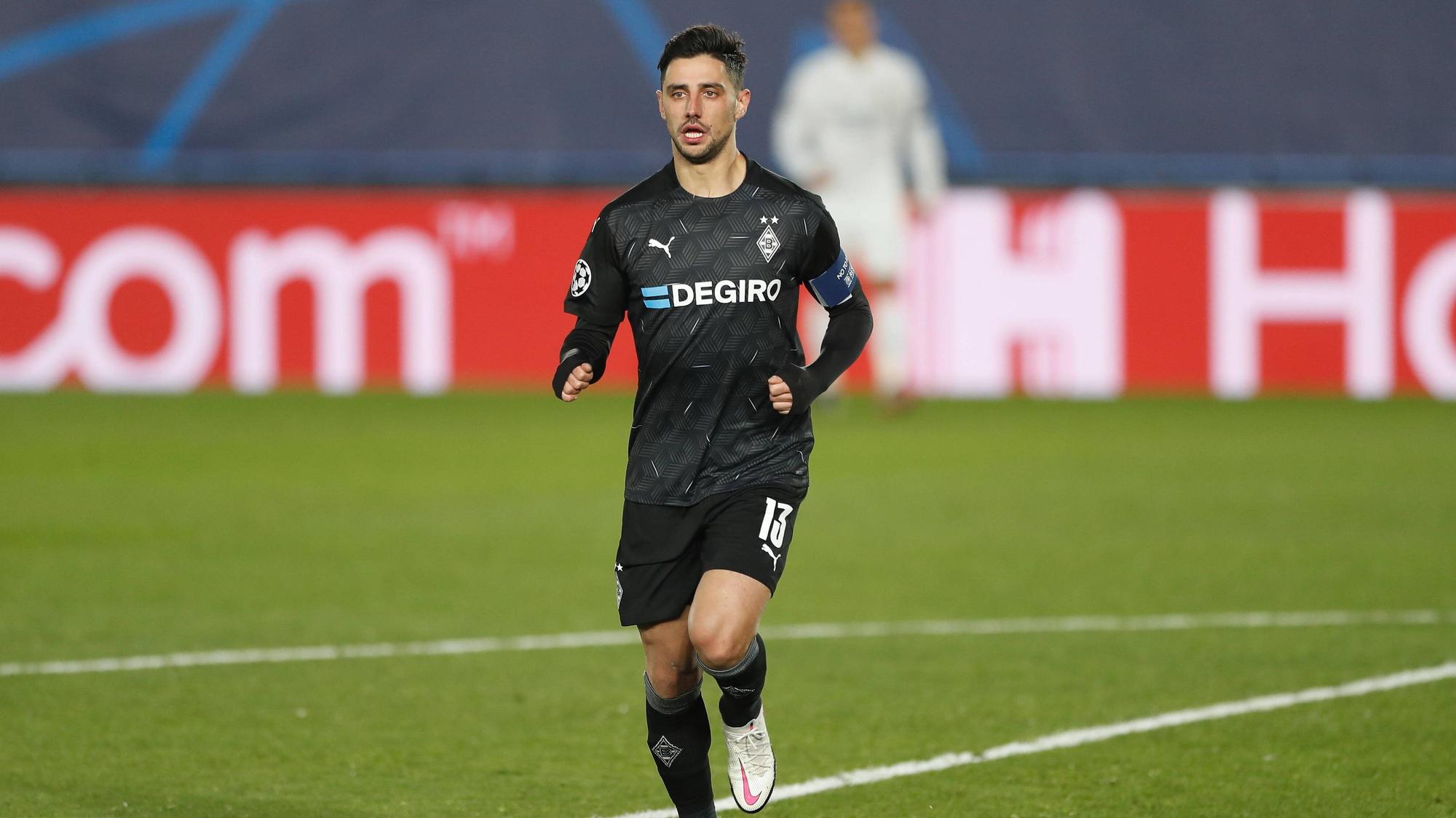Lars Stindl trabt bei der 0:2-Niederlage in Madrid über den Rasen des „Estadio Alfredo di Stefano”