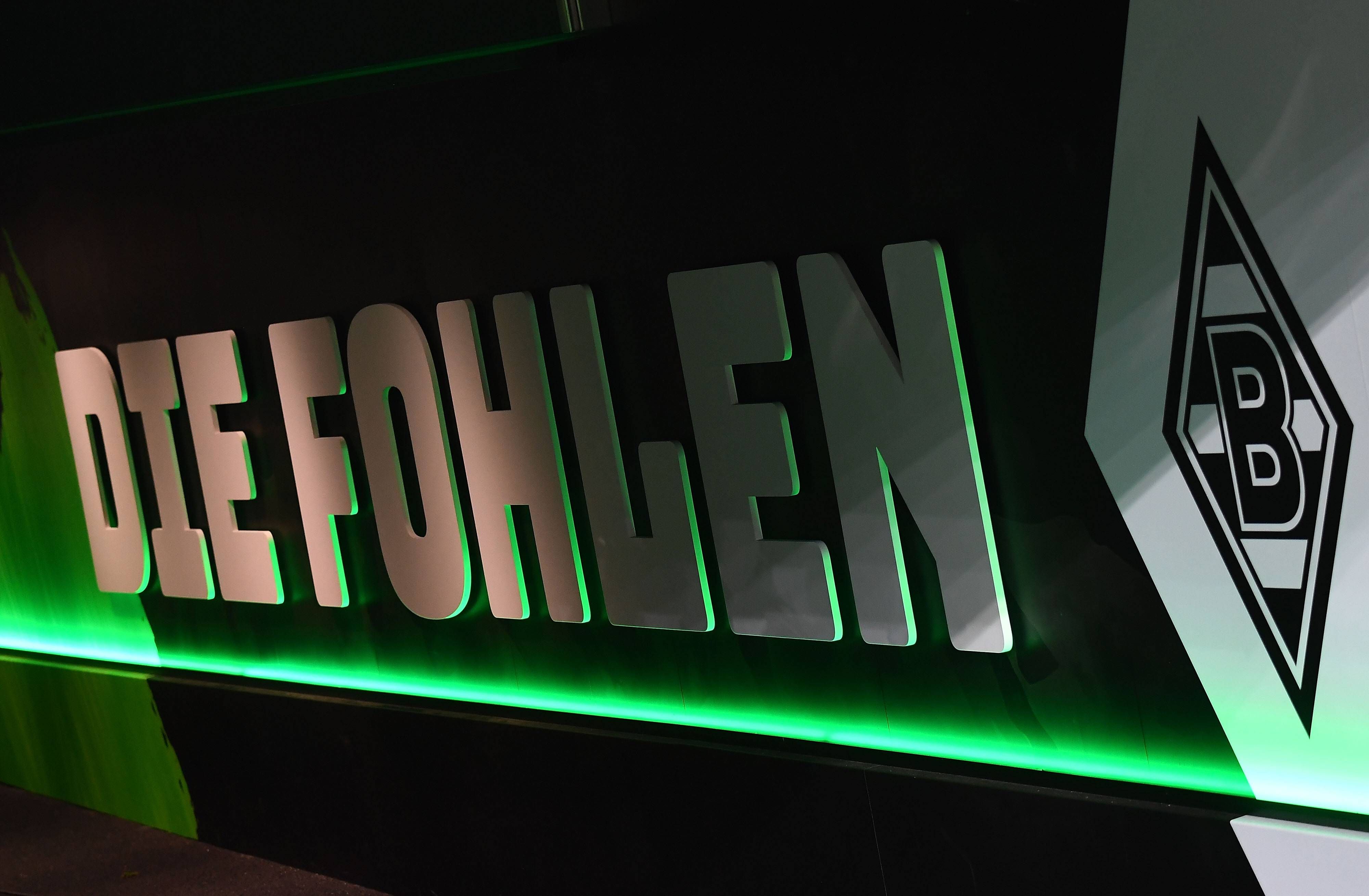 Das Logo von Borussia Mönchengladbach im Spielertunnel des Borussia-Parks.