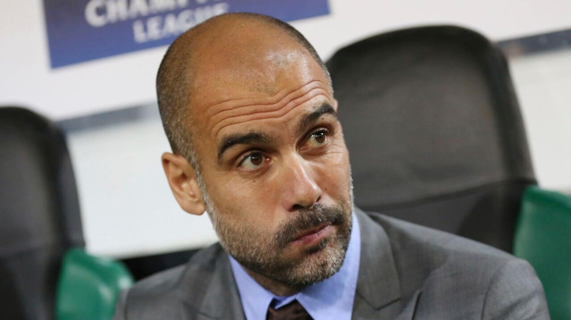 Manchesters Trainer Pep Guardiola hat im November 2016 schon einmal während eines Duells mit Gladbach in der Champions League im Borussia-Park auf der Bank Platz genommen.