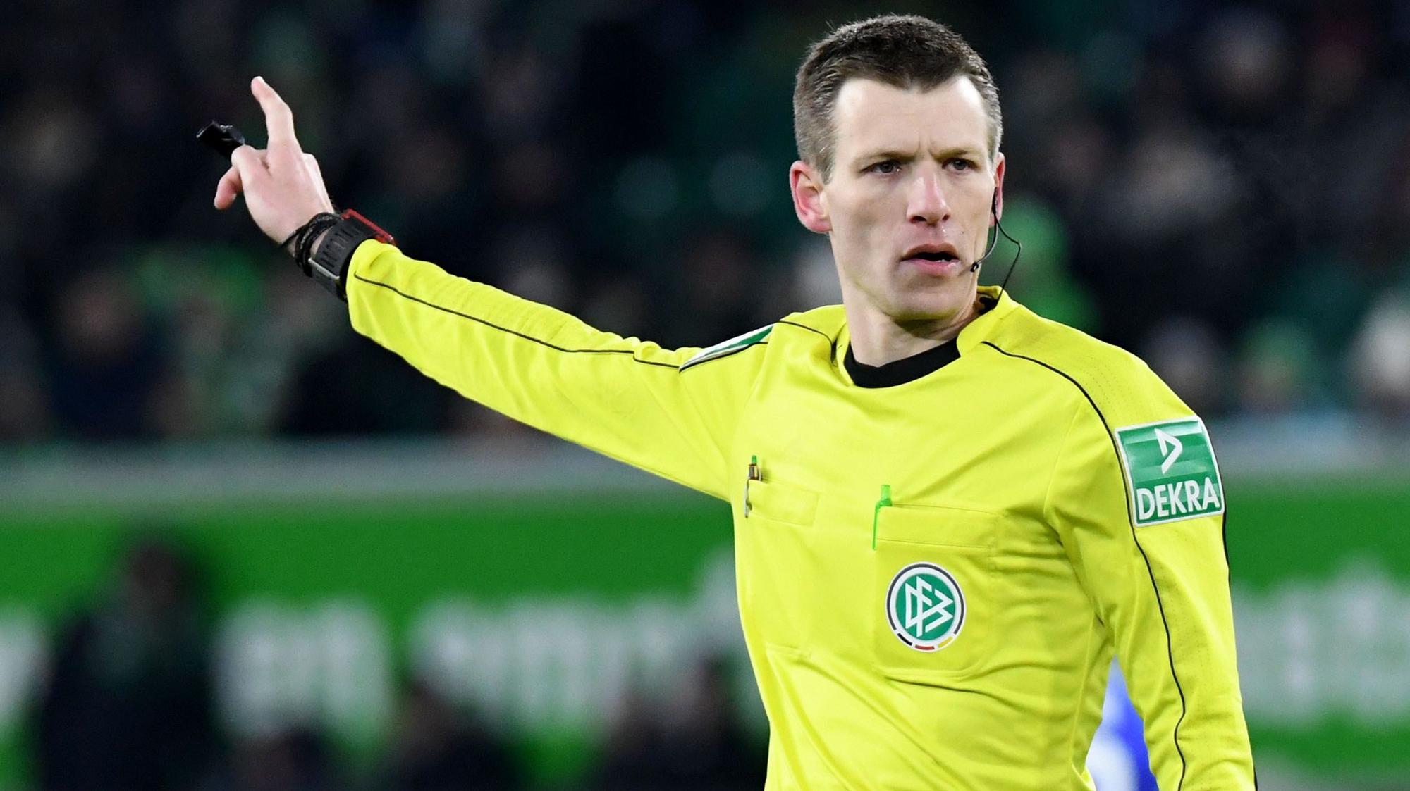 Schiedsrichter Benjamin Cortus am 17.03.2018,beim Bundesligaspiel zwischen dem VfL Wolfsburg und FC Schalke 04 in der Volkswagen-Arena