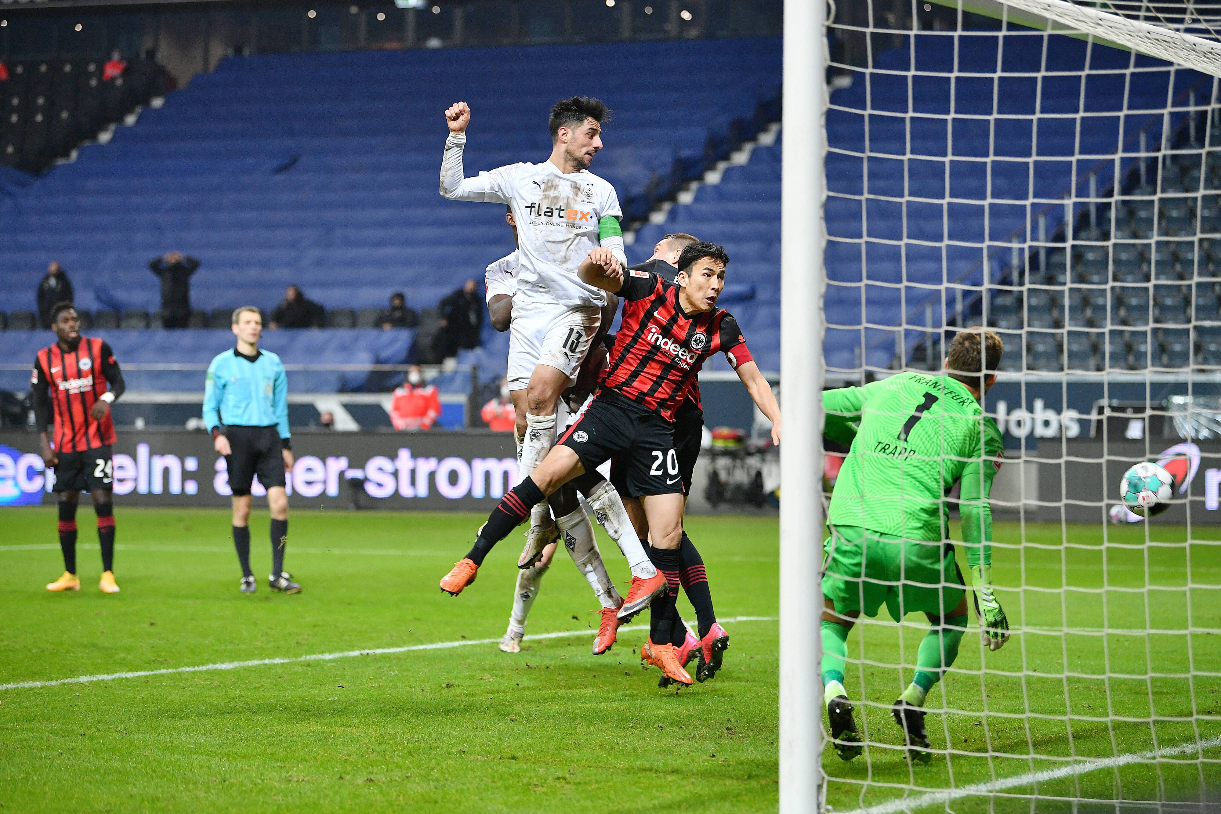 Borussias Kapitän Lars Stindl traf in der Nachspielzeit per Kopf gegen Eintracht Frankfurt zum 3:3-Endstand.