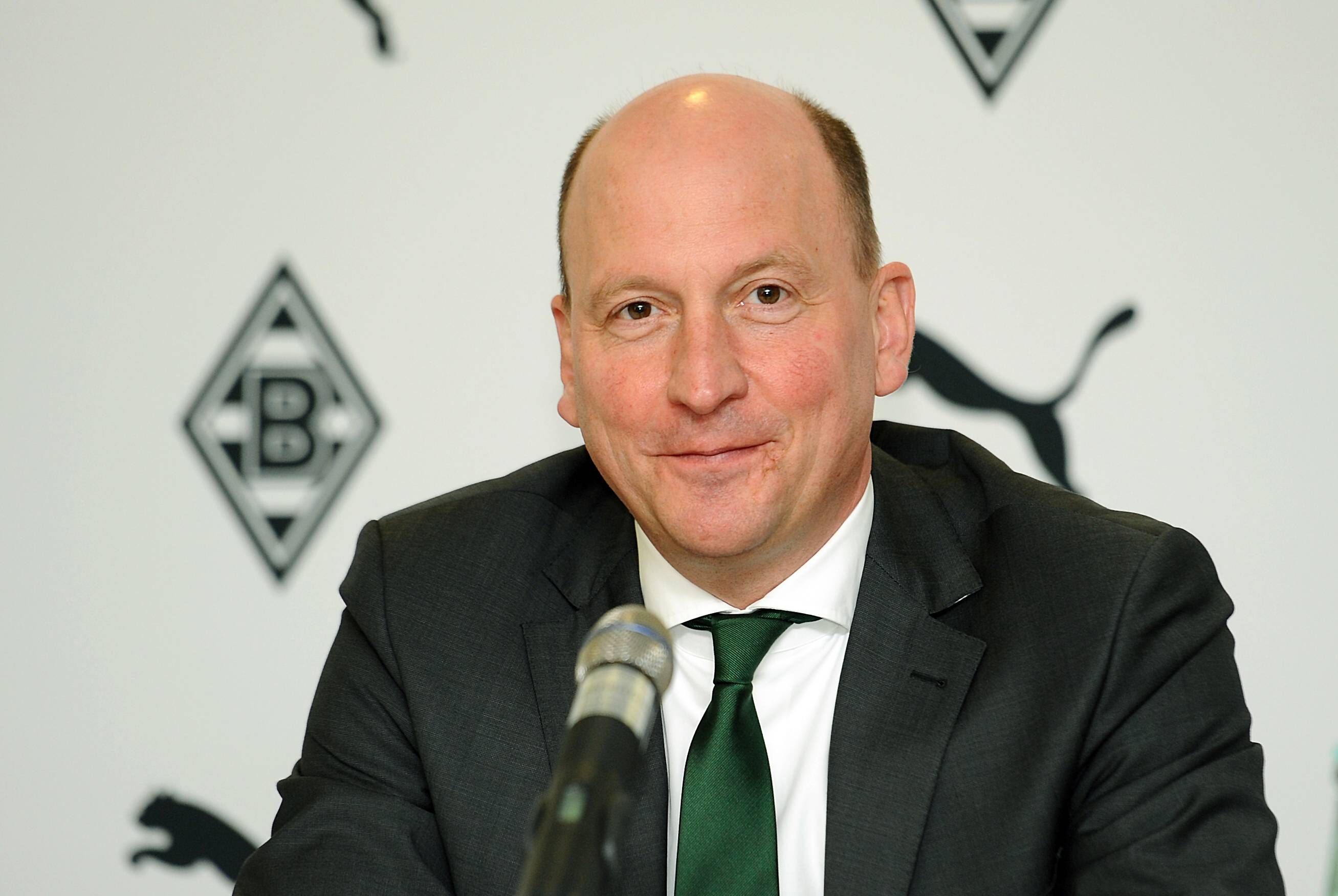 Geschäftsführer Stephan Schippers, hier bei einer Pressekonferenz im April 2017, ist seit 1999 bei Borussia Mönchengladbach im Amt.