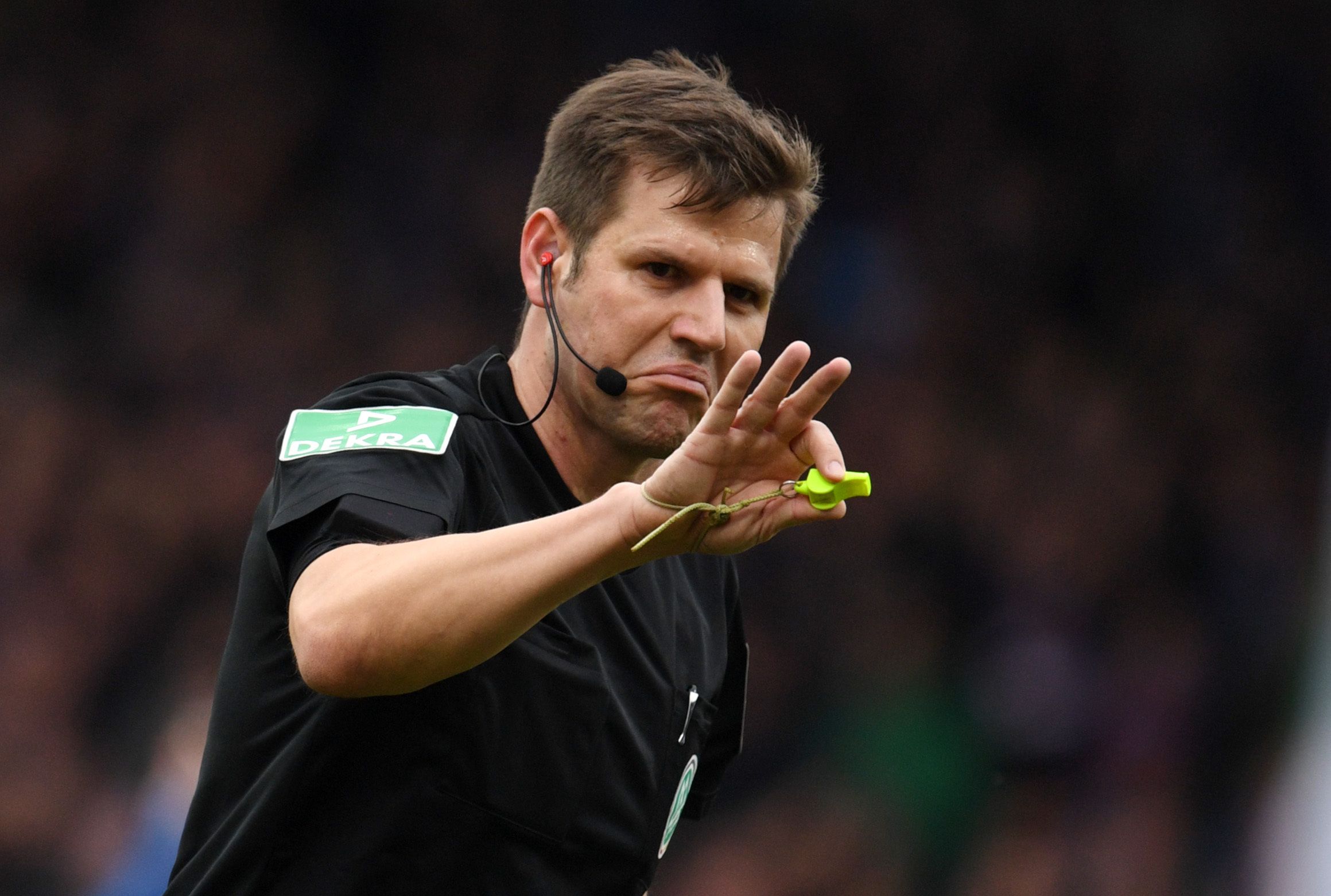 Frank Willenborg bei einem Zweitliga-Spiel zwischen Holstein Kiel und SpVgg Greuther Fürth im Holstein-Stadion.