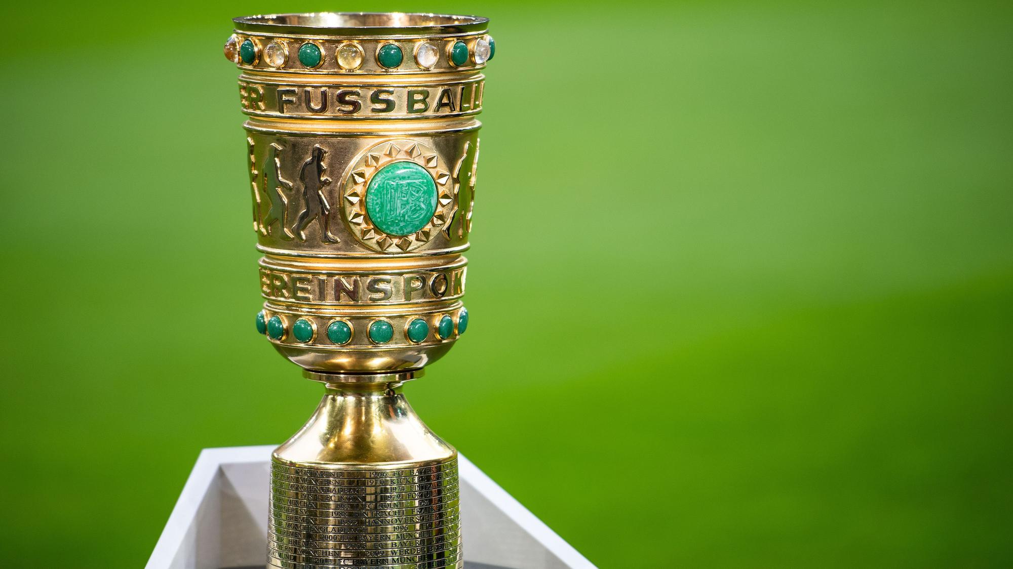 Der DFB-Pokal, hier zu sehen vor dem Duell des KFC Uerdingen gegen Borussia Dortmund am 9. August 2019.